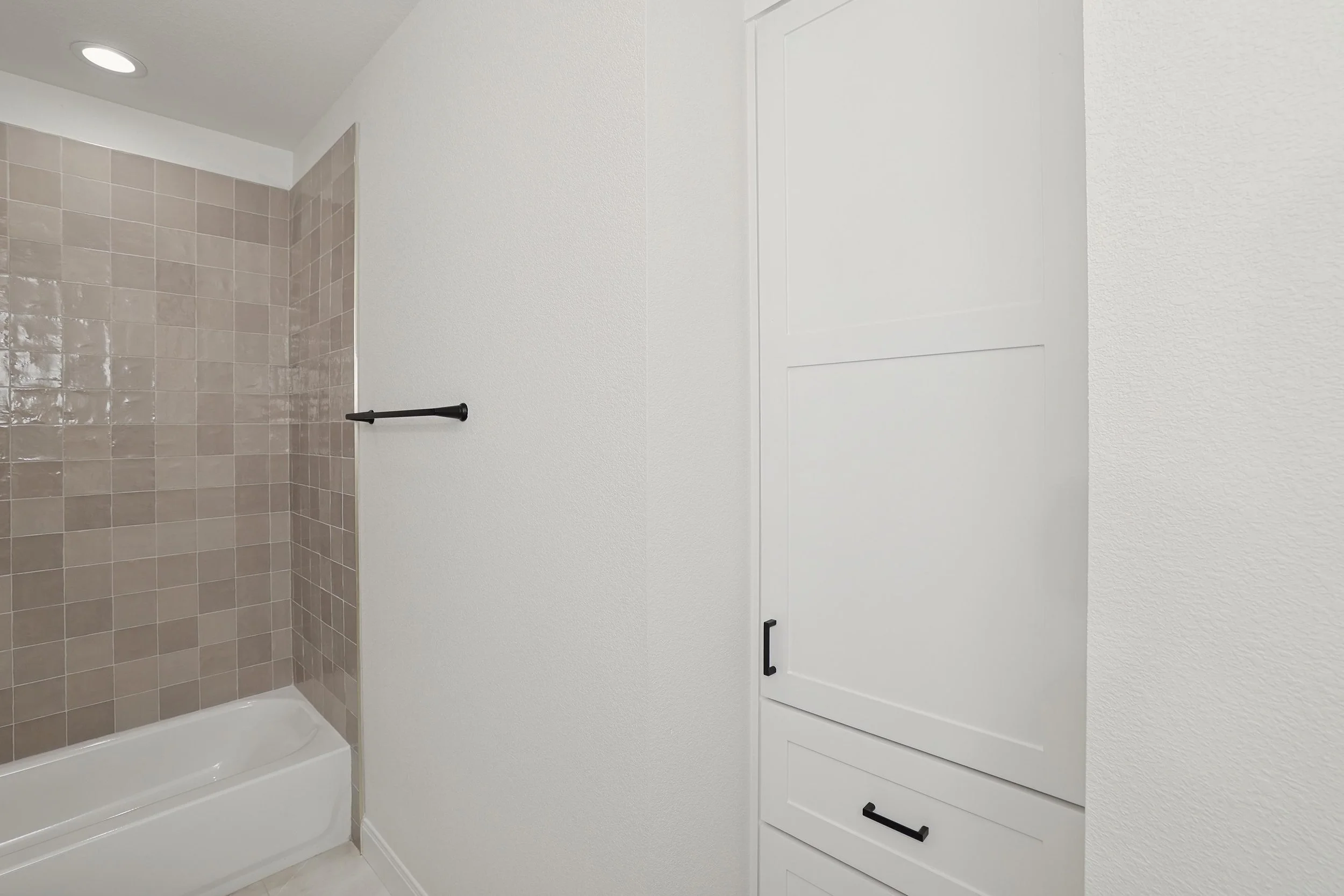 37-Bathroom Storage.jpg