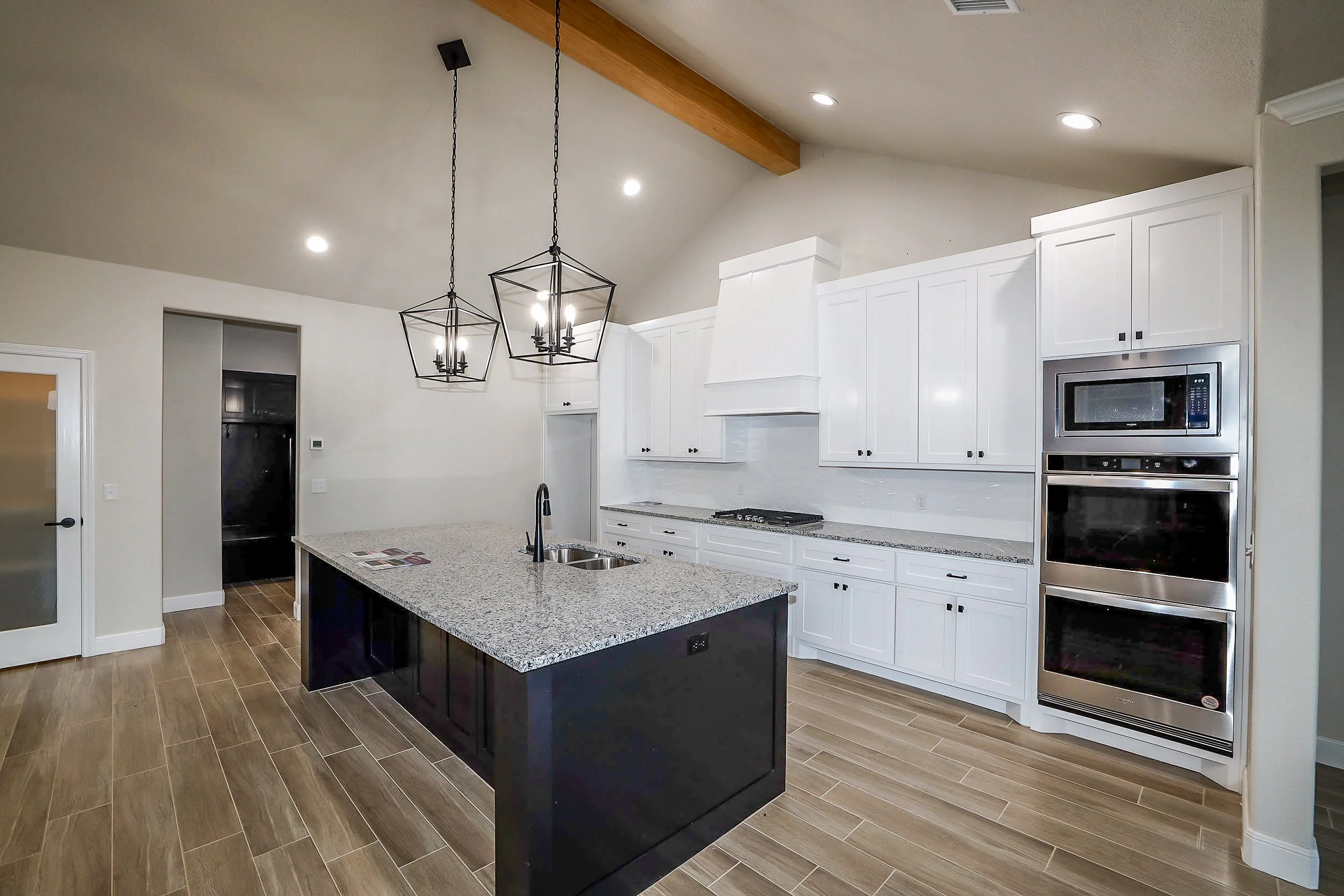 Kitchen2.jpg