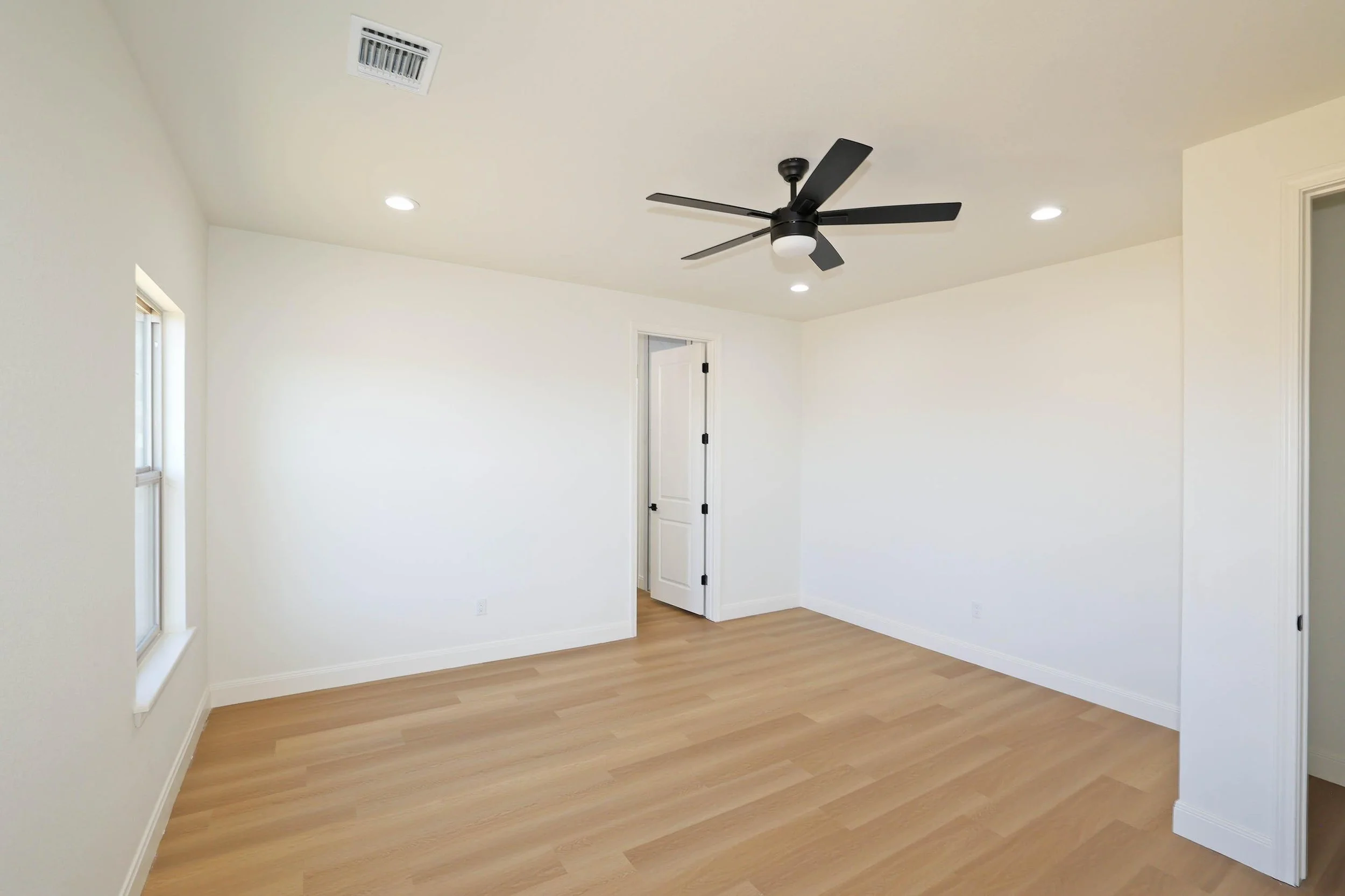 10-Primary Bedroom.jpg