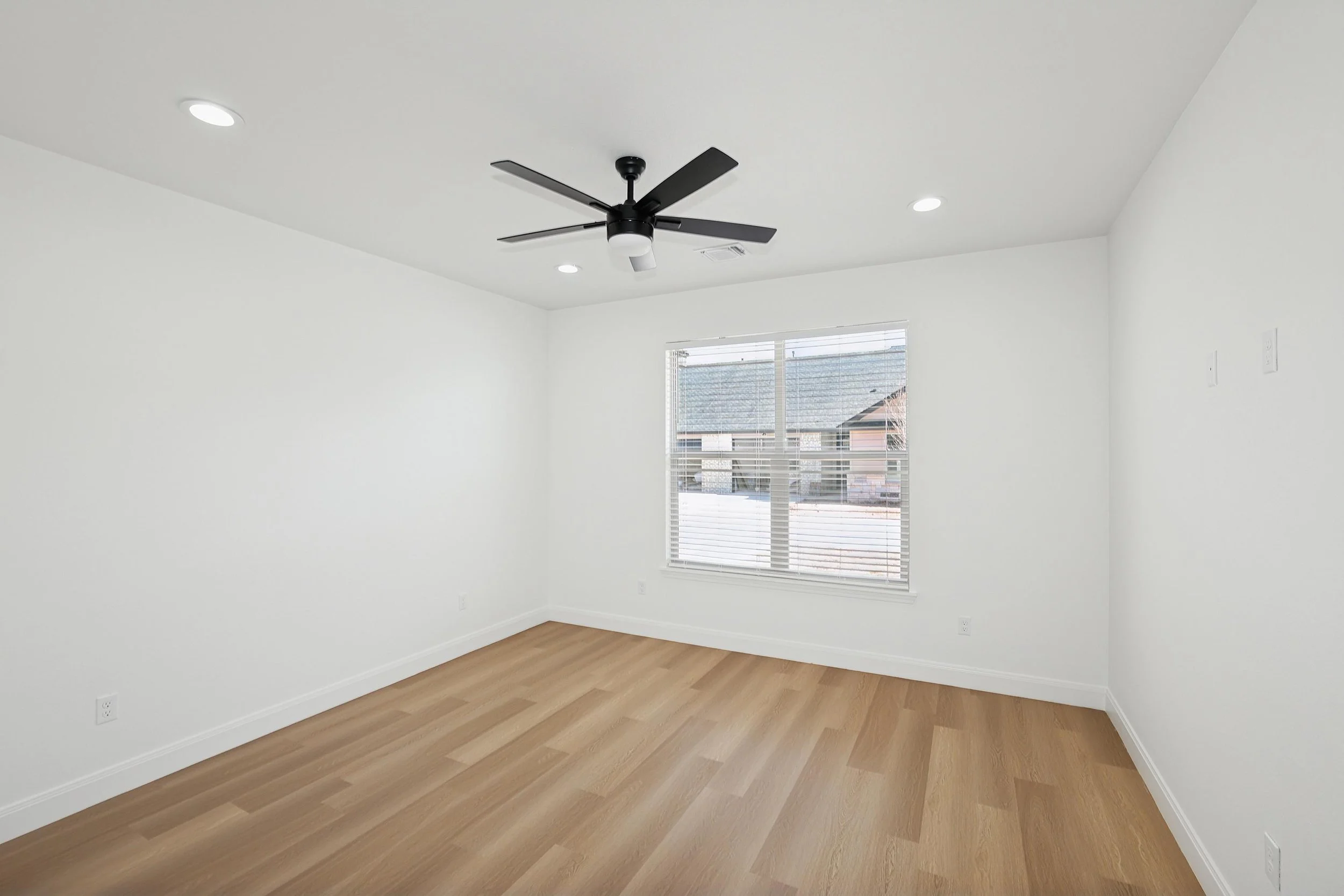 10-Primary Bedroom.jpg