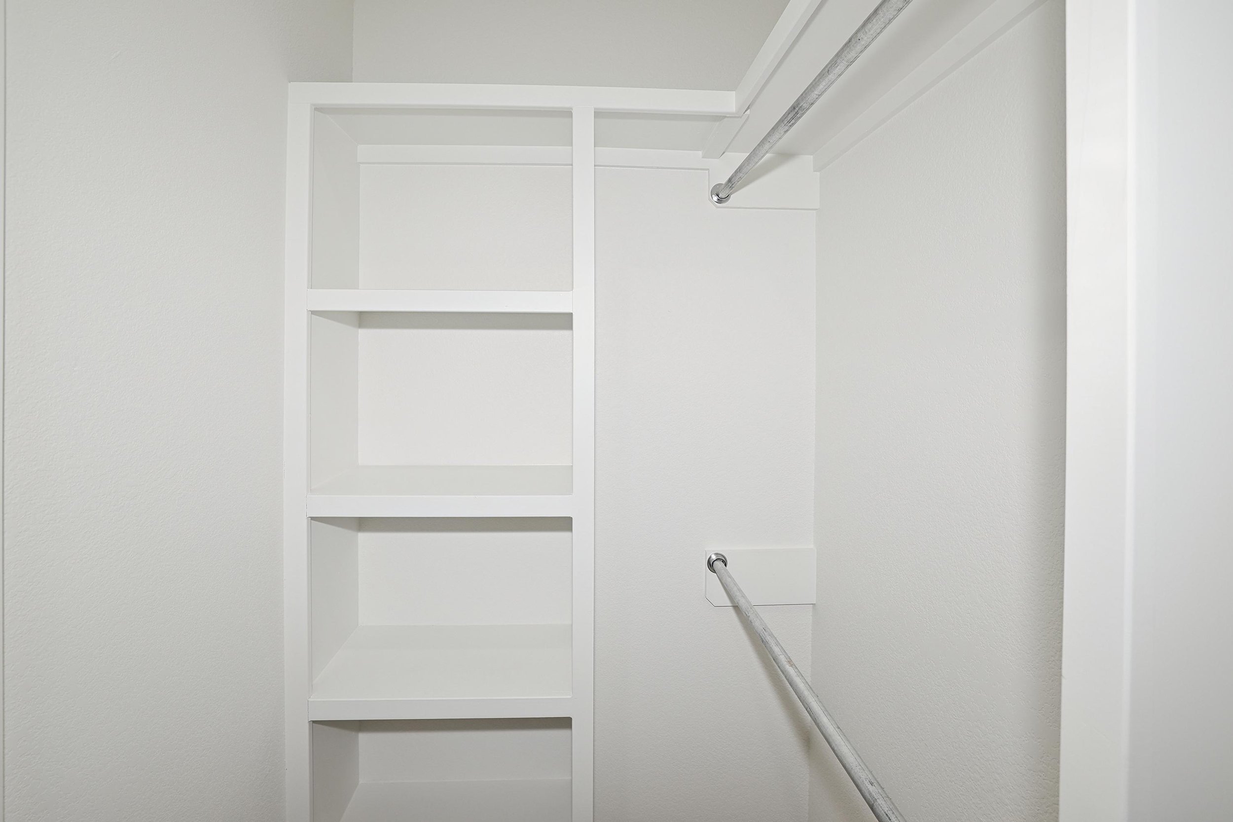 15-Primary Closet.jpg