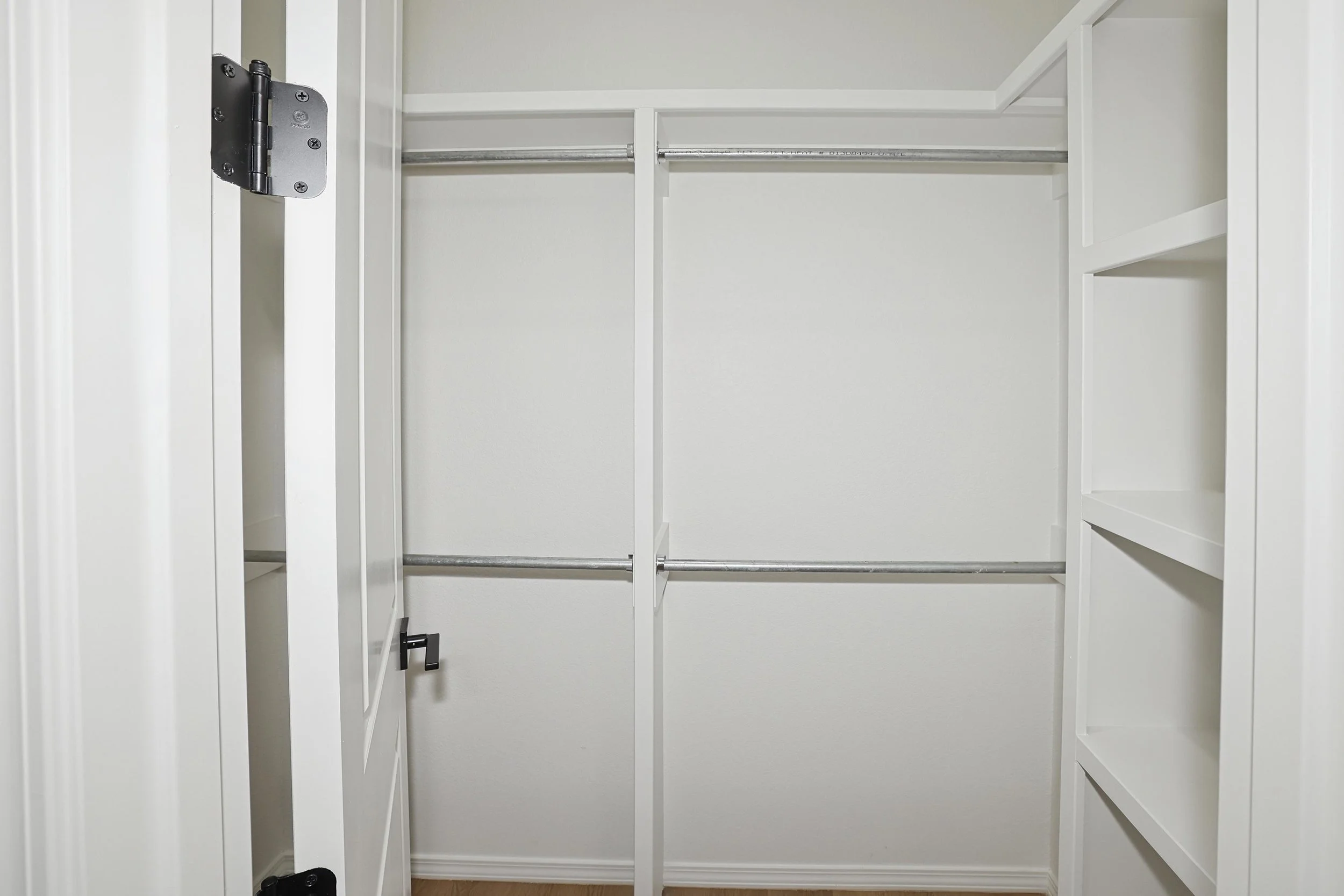 16-Primary Closet.jpg