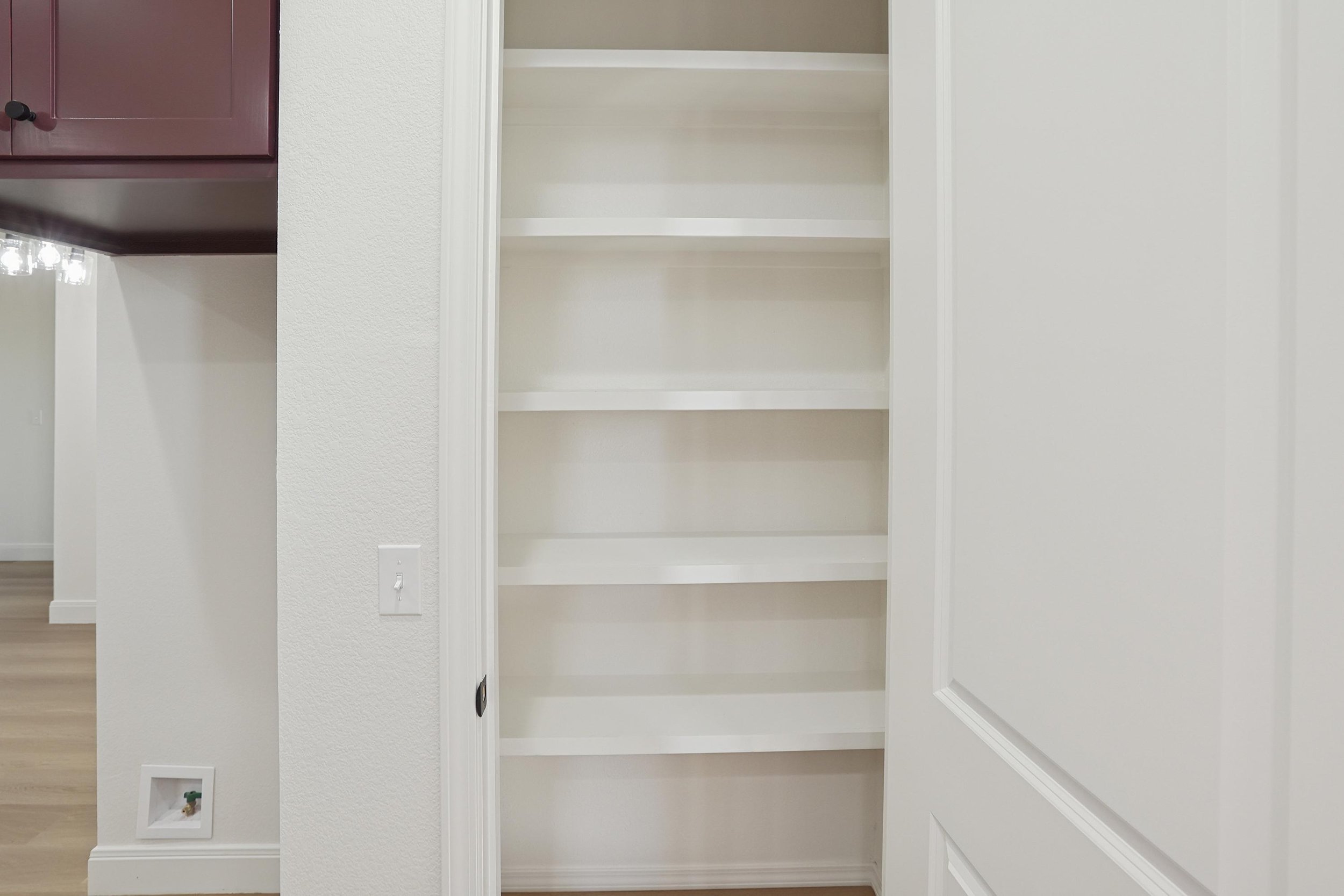 10-Kitchen Pantry.jpg