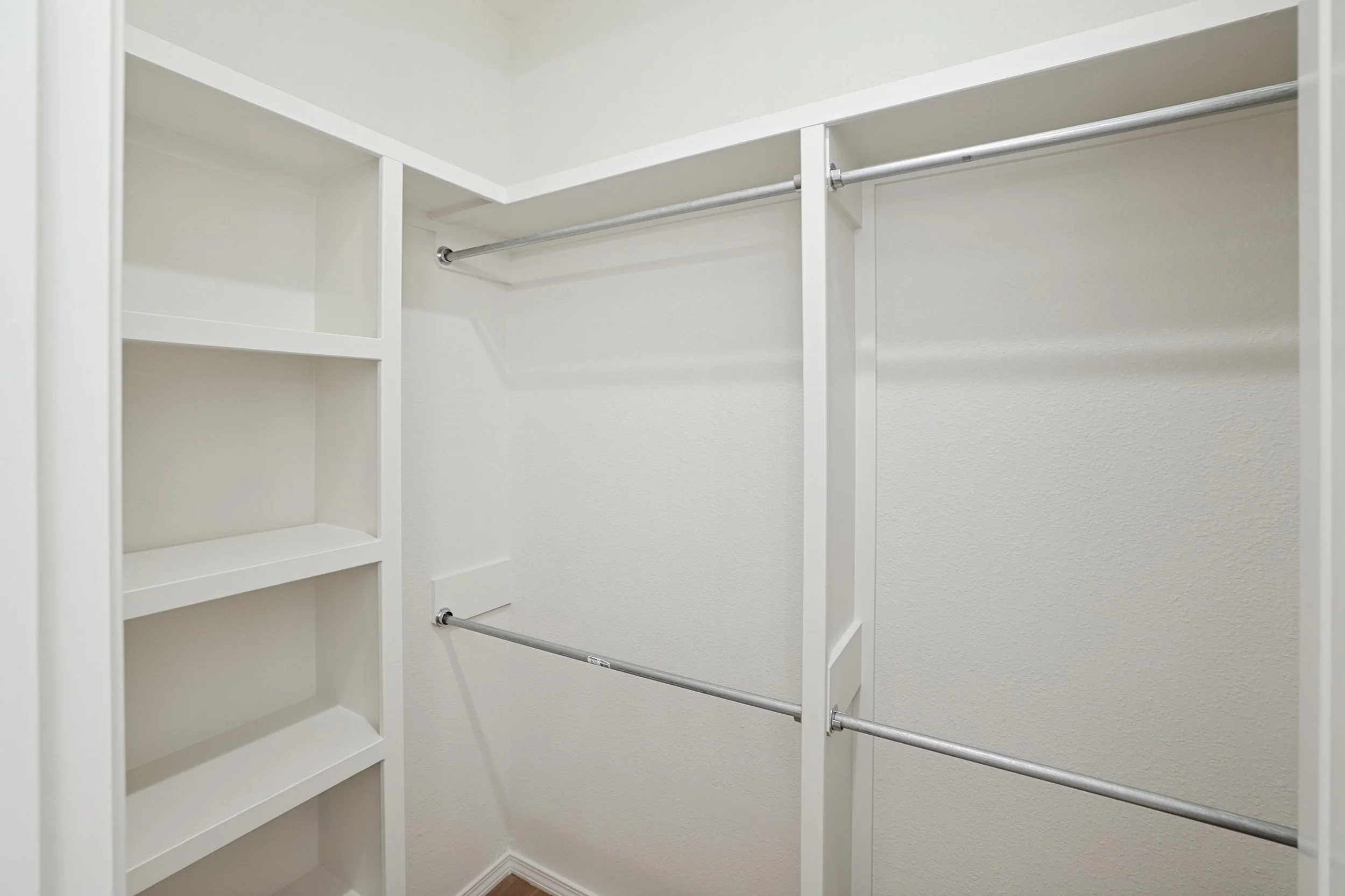 16-Primary Closet.jpg