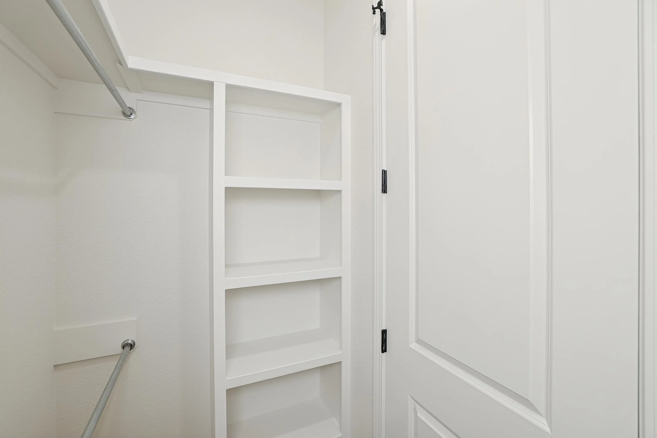 17-Primary Closet.jpg