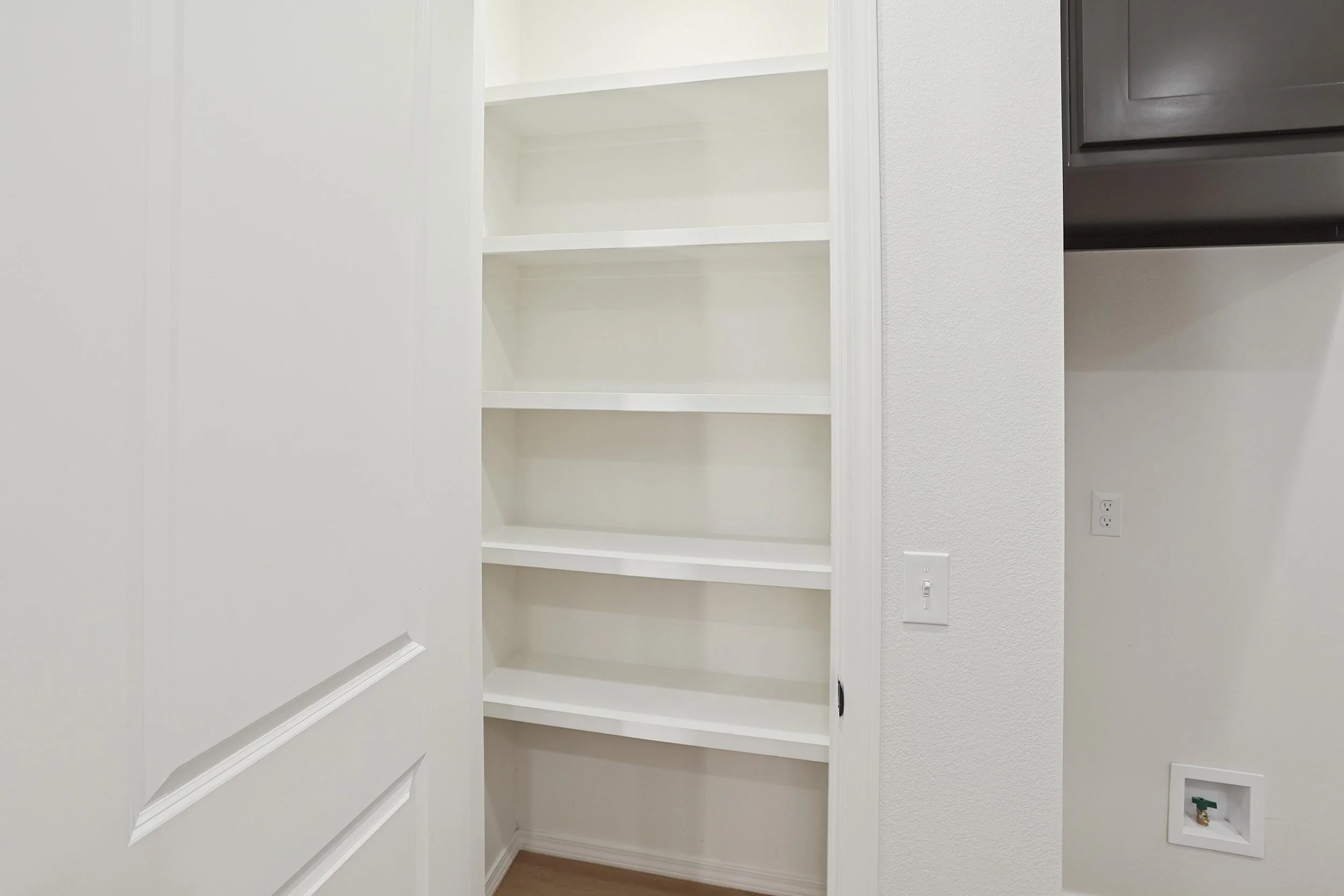 9-Kitchen Pantry.jpg