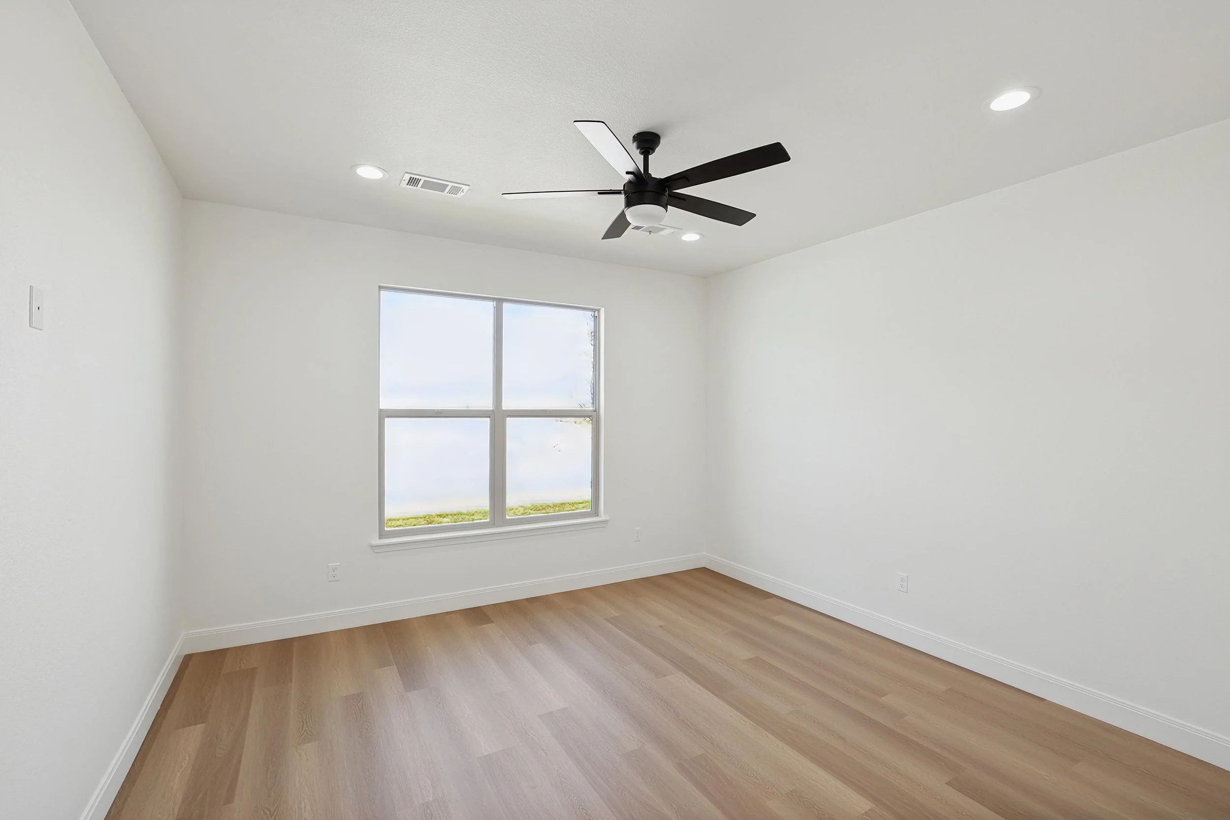 10-Primary Bedroom.jpg