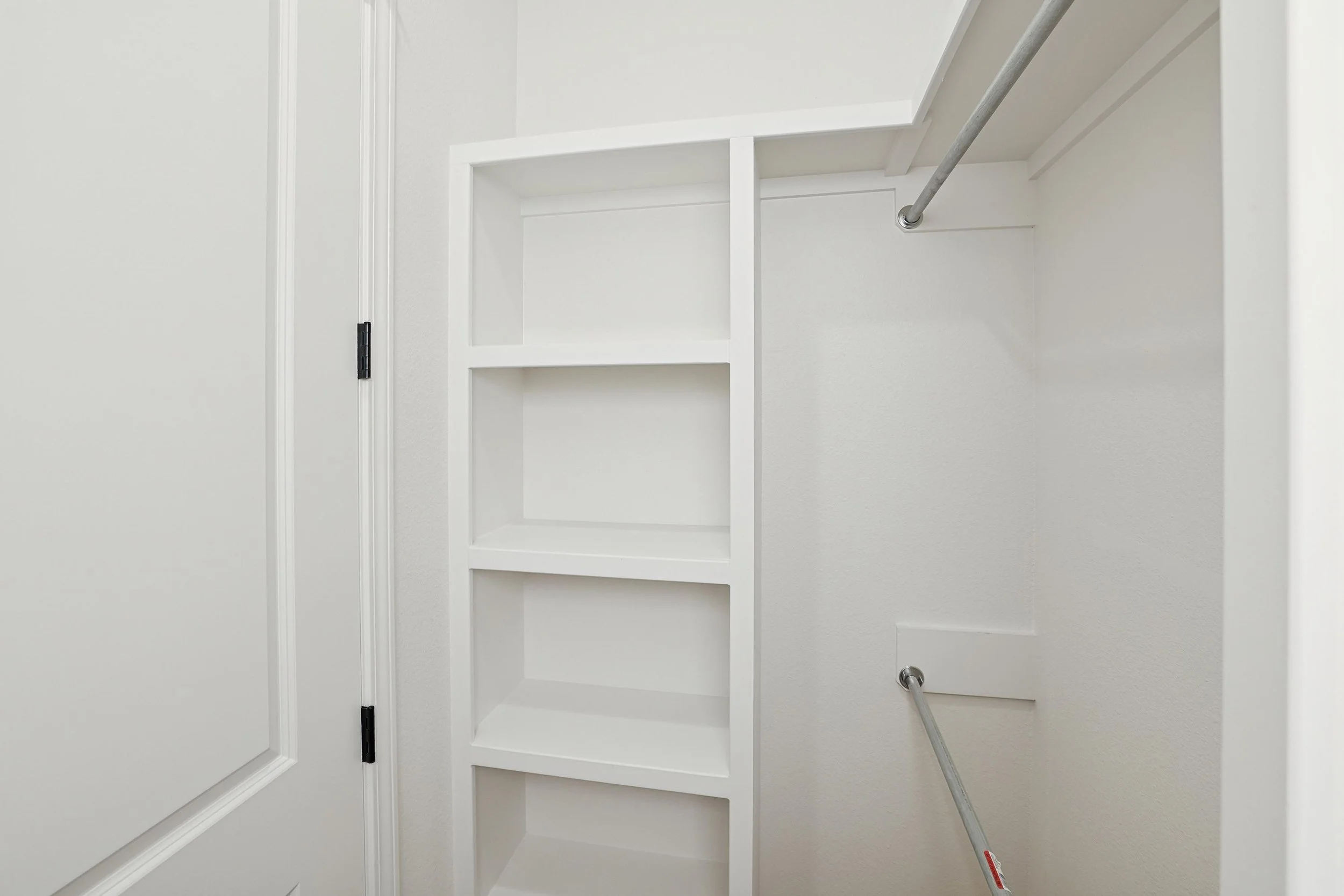 16-Primary Closet.jpg