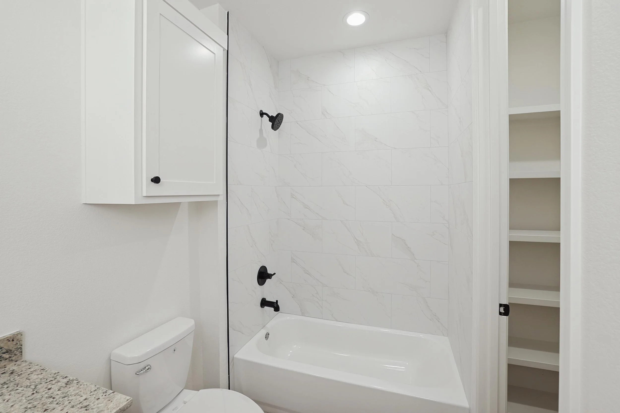 14-Primary Bathtub.jpg