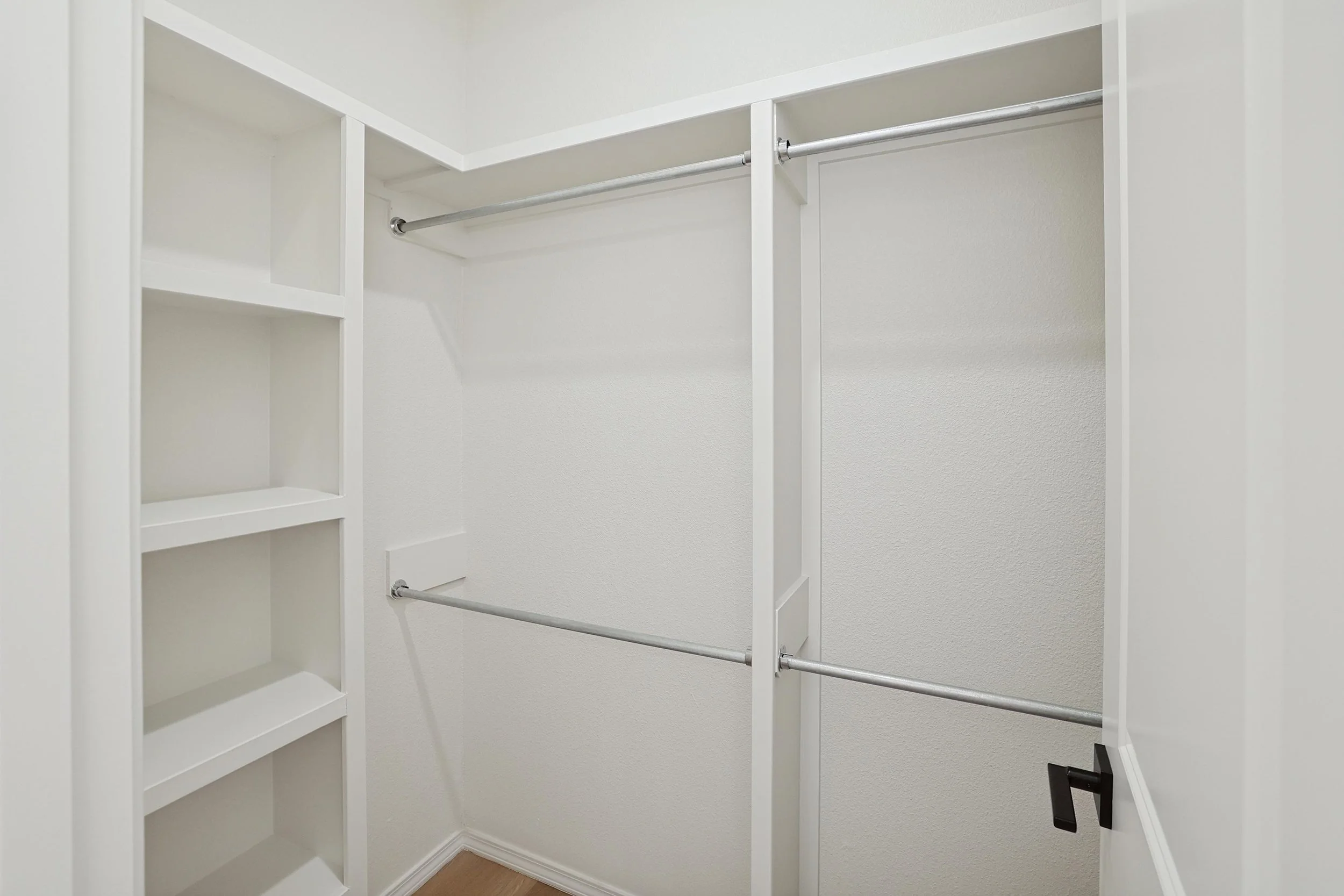 16-Primary Closet.jpg