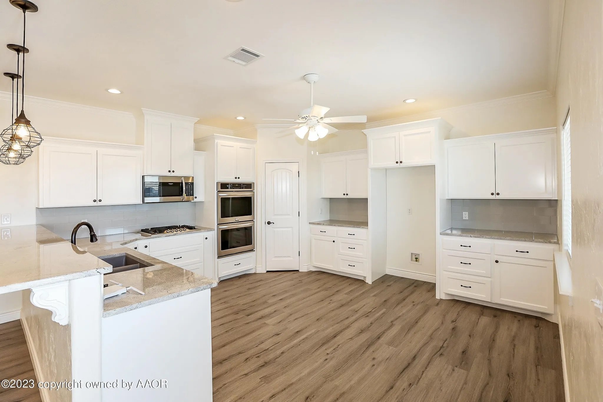 Kitchen 2.jpg