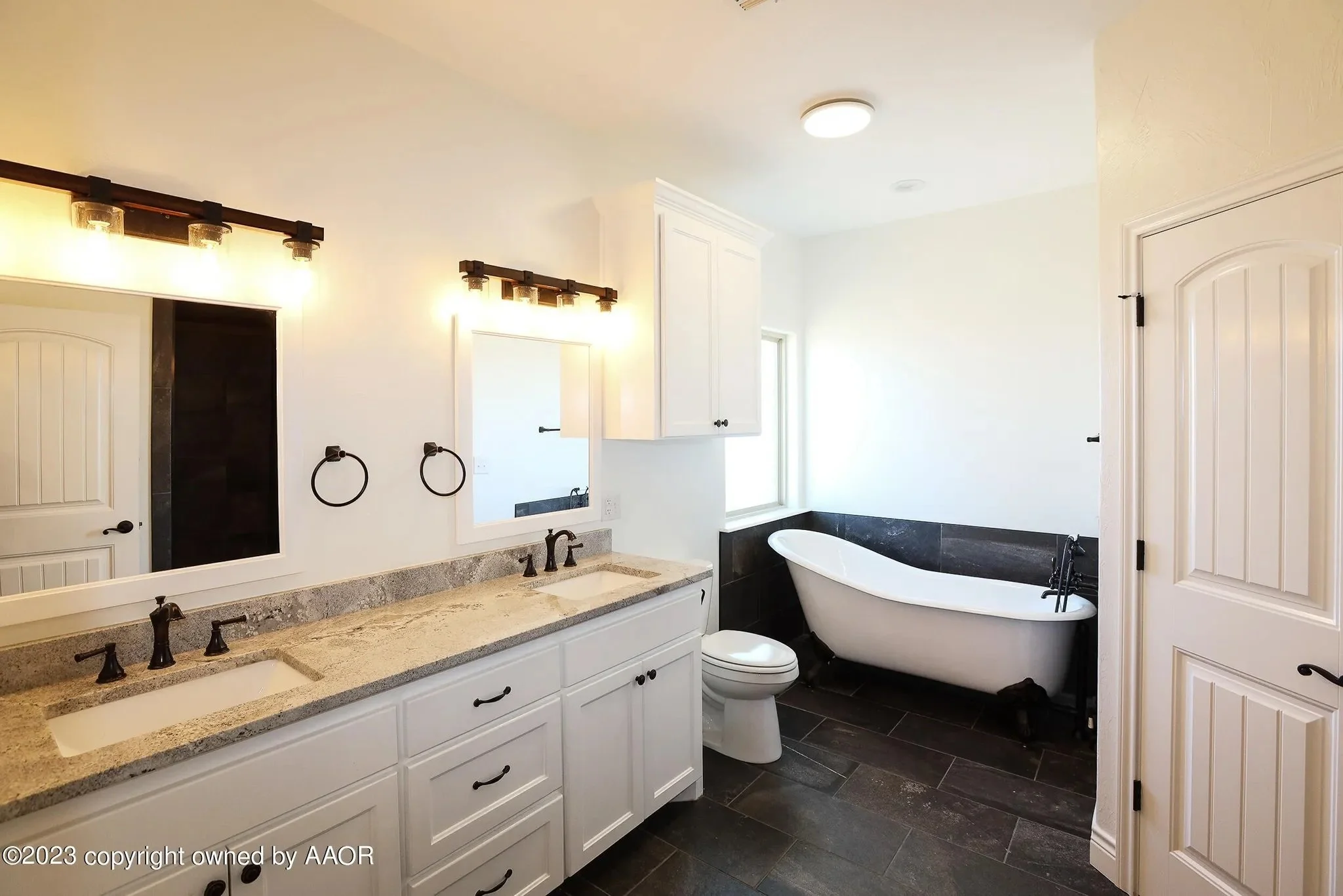 Master Tub.jpg
