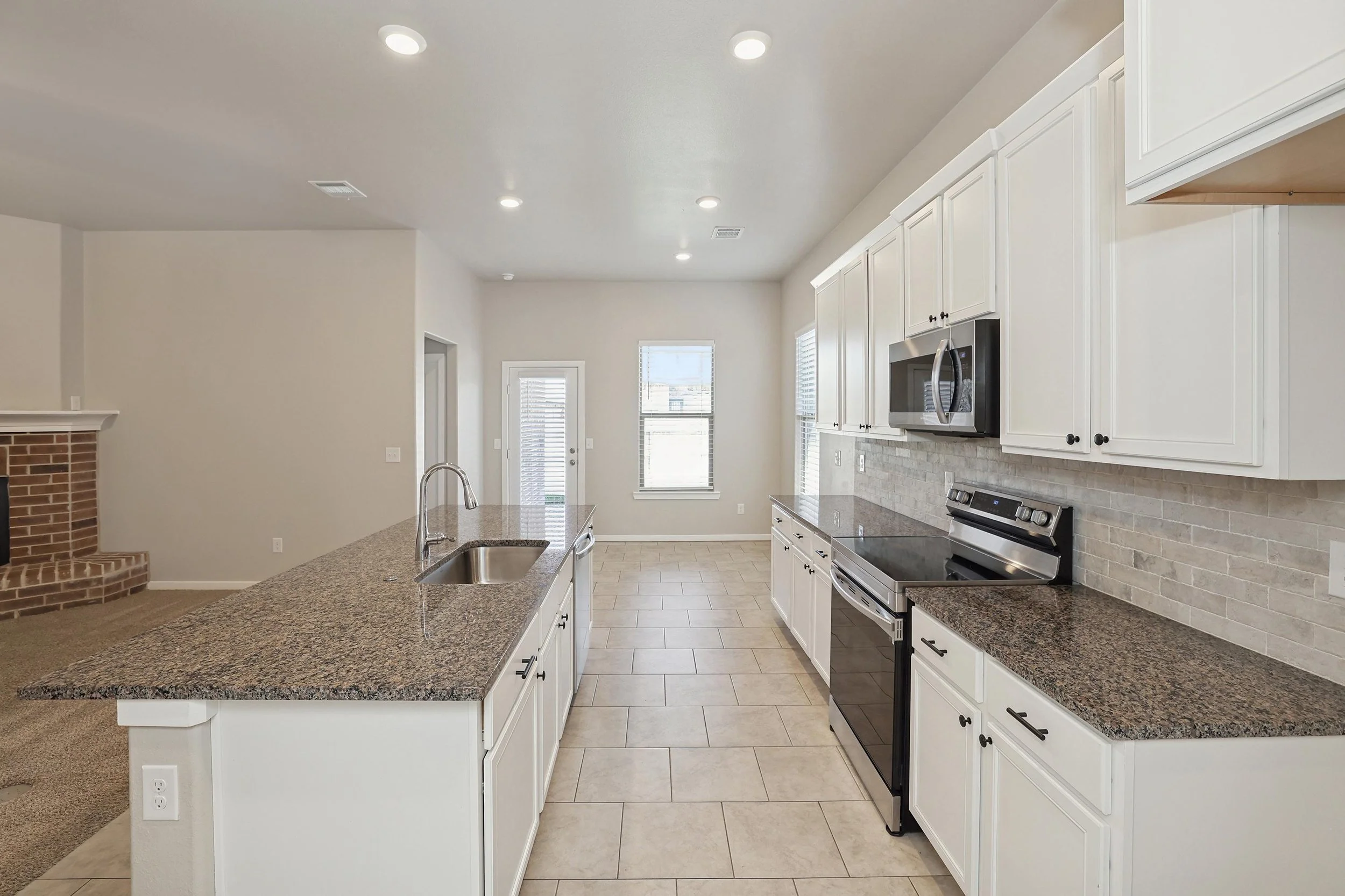 8-Kitchen.jpg
