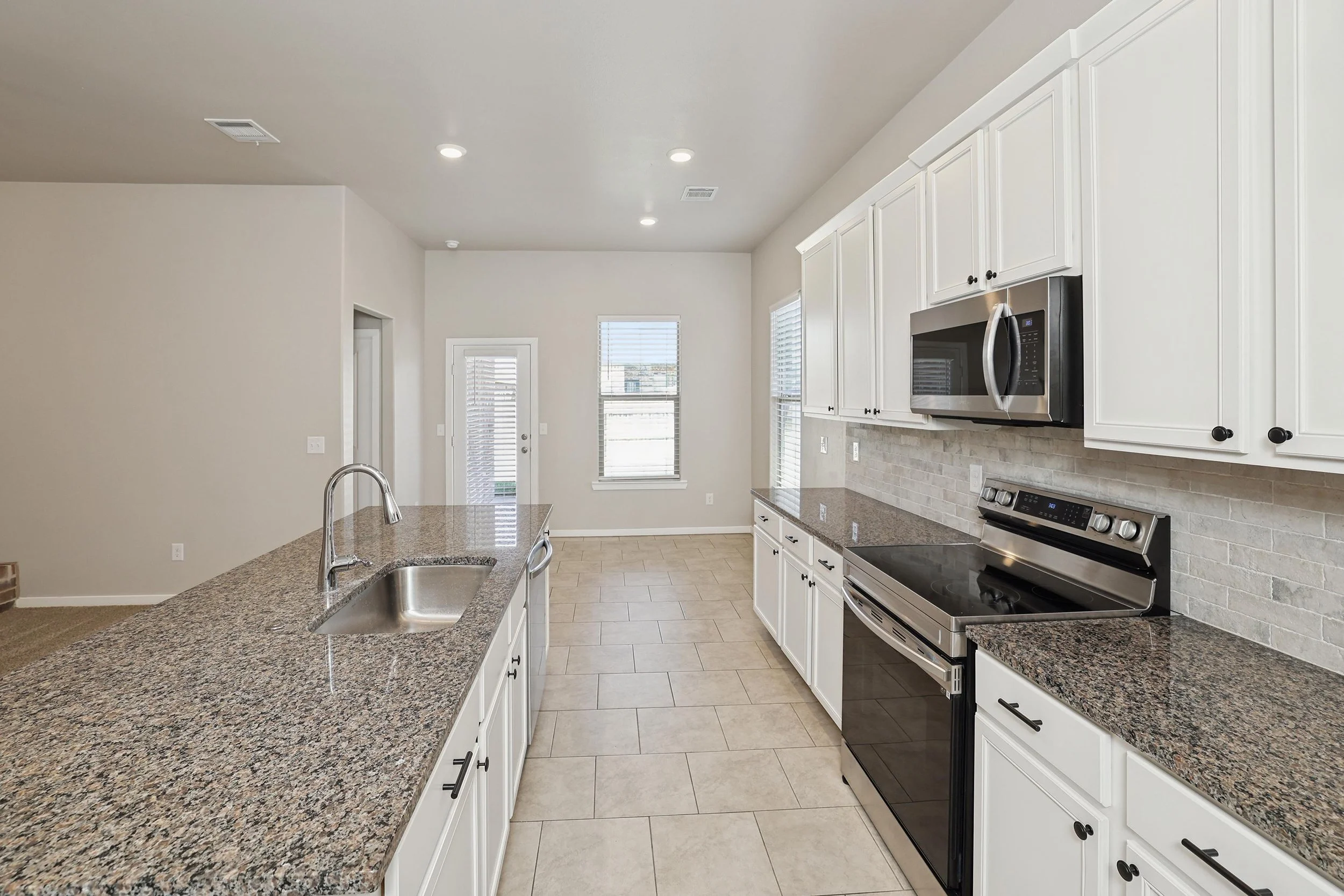 9-Kitchen.jpg