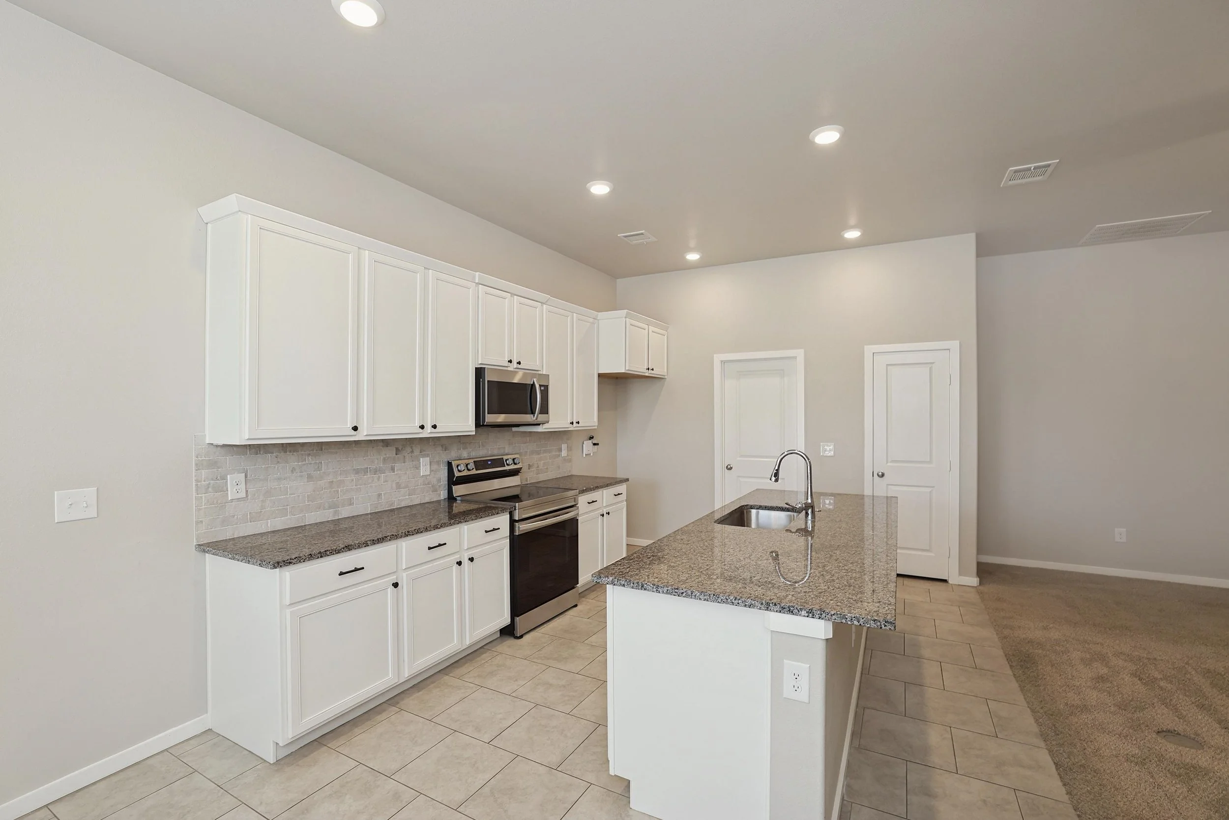 10-Kitchen.jpg
