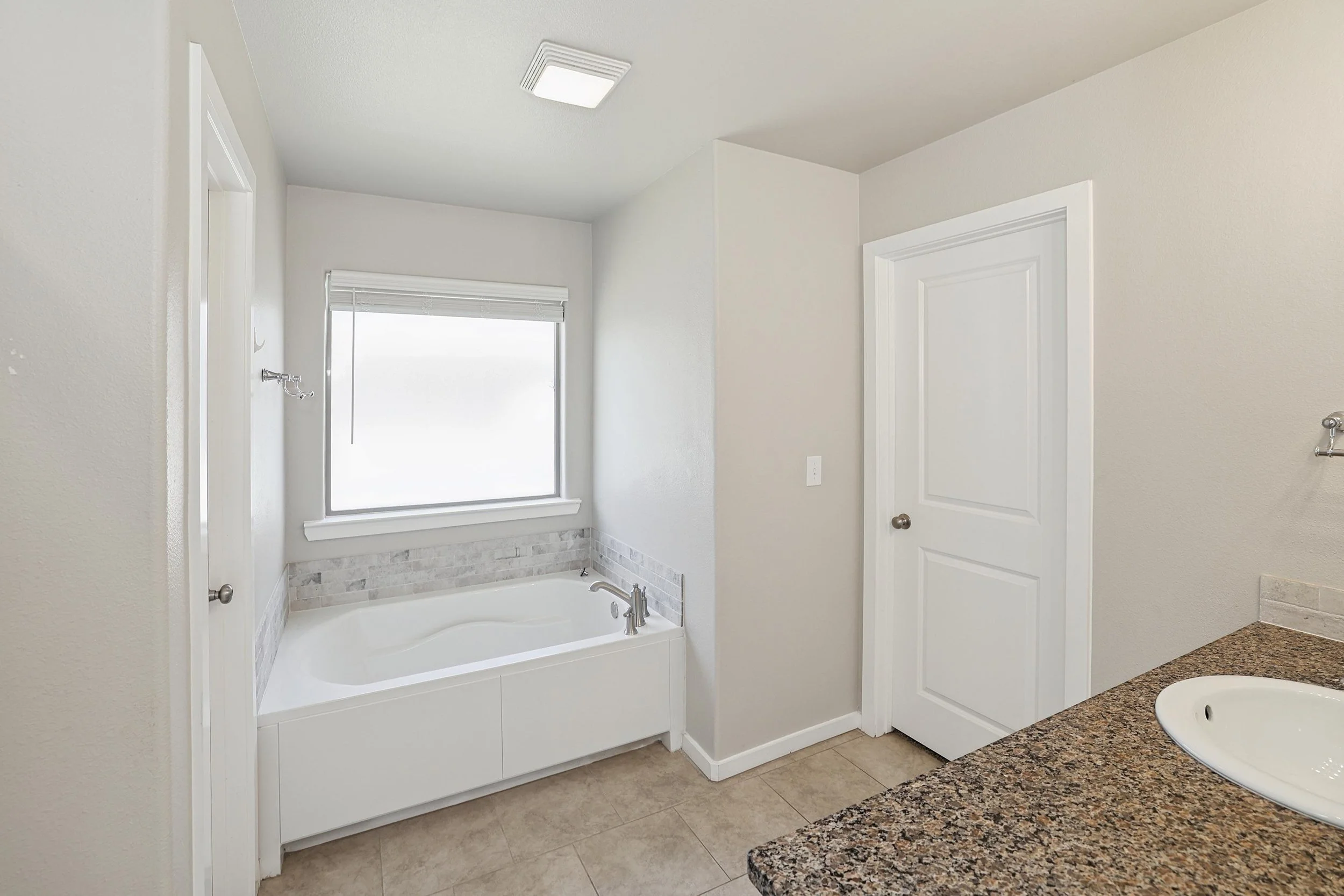 16-Primary Bath.jpg