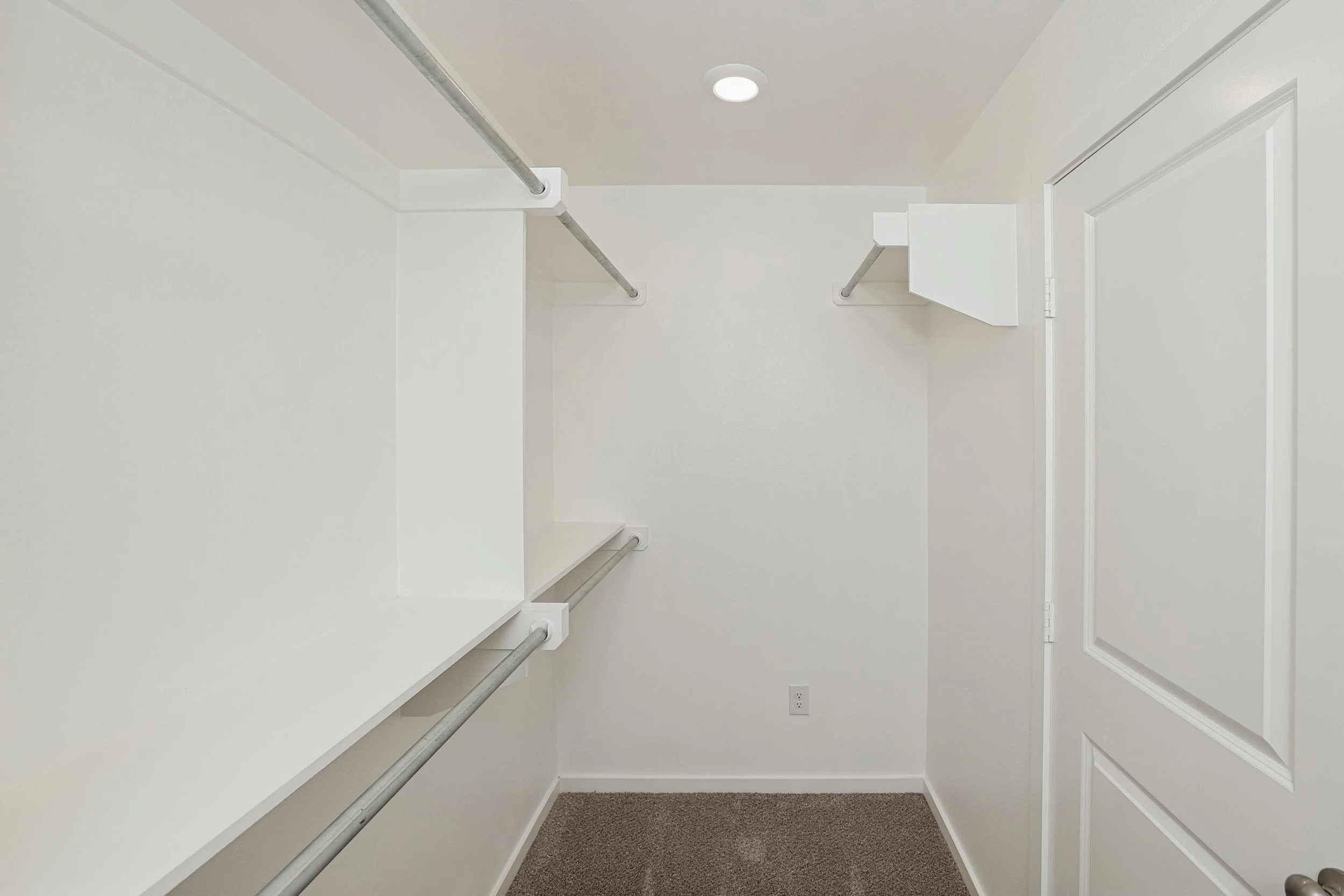 19-Primary Closet.jpg