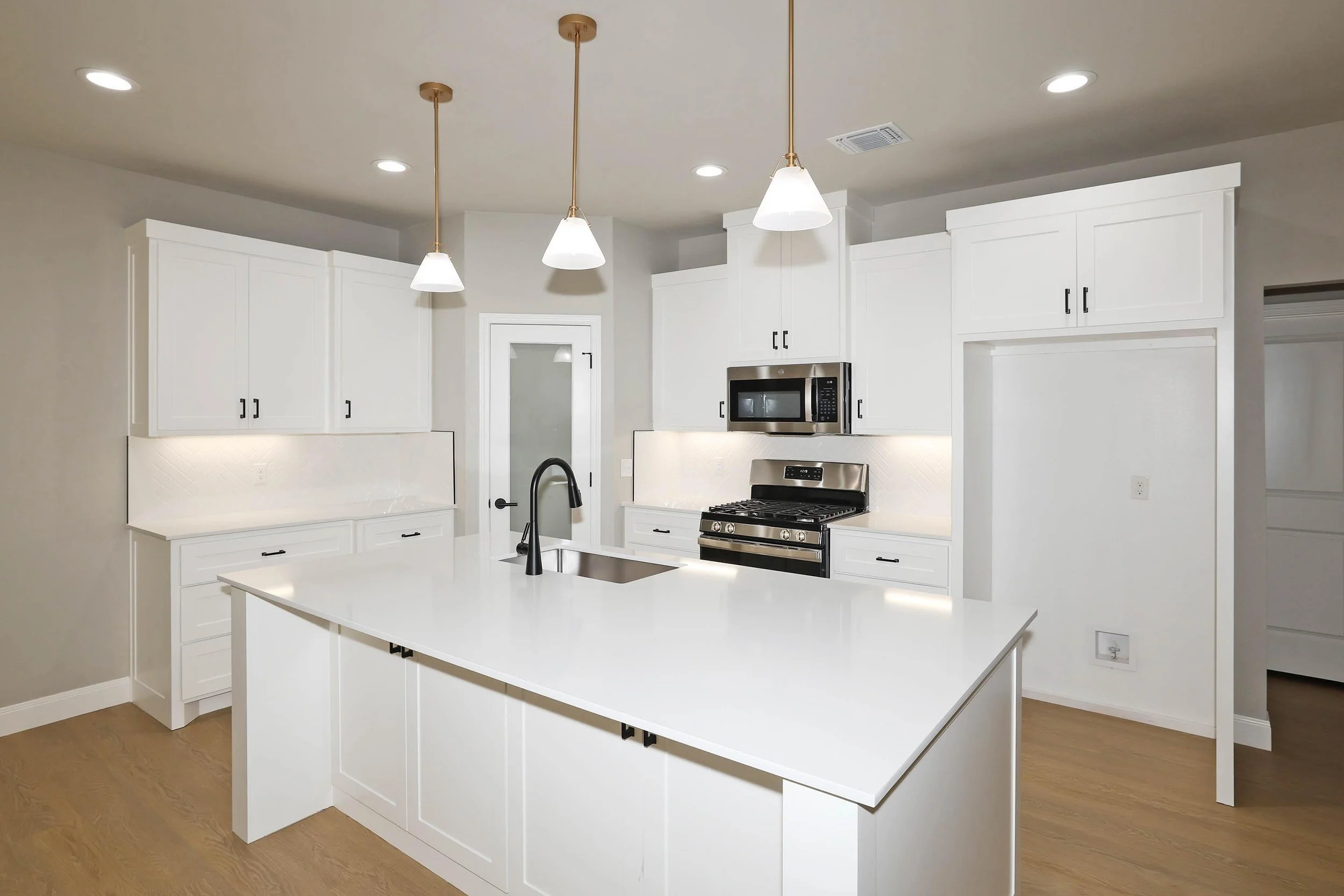 10-Kitchen.jpg