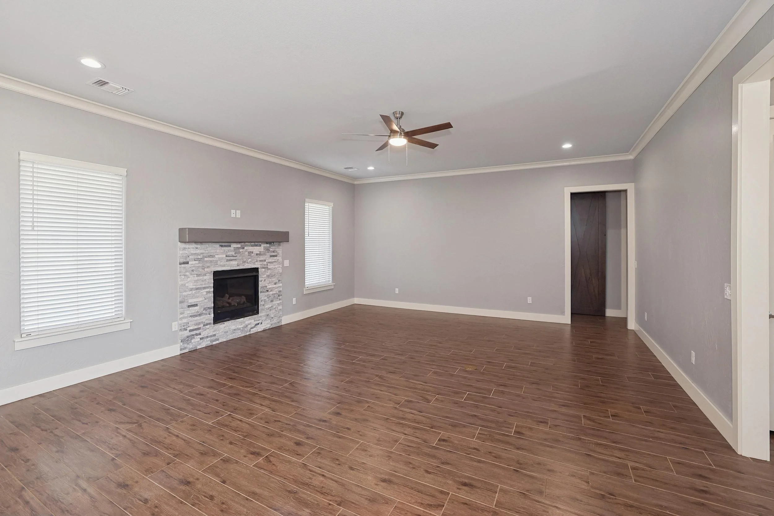 5-Living Area.jpg