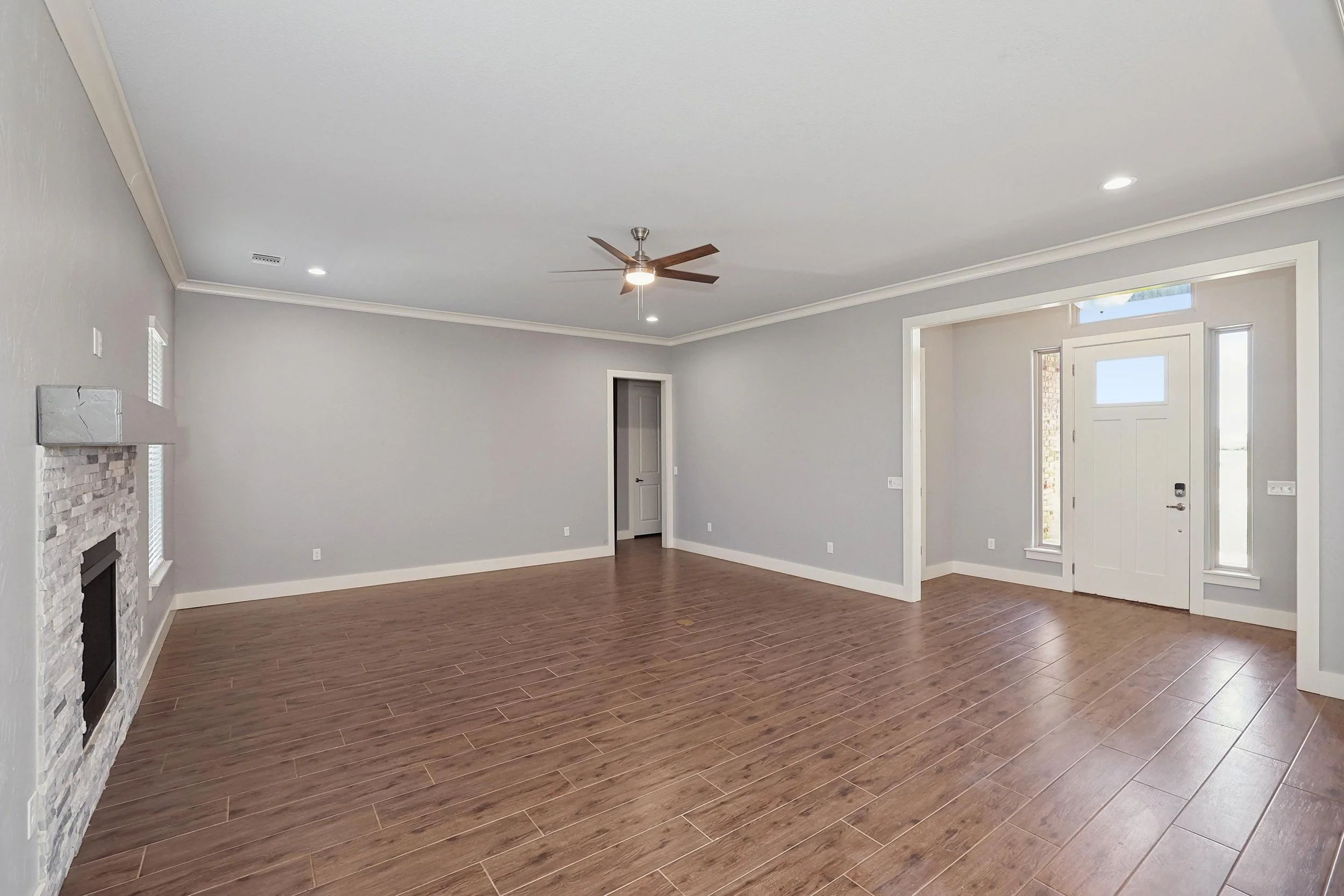 6-Living Area.jpg
