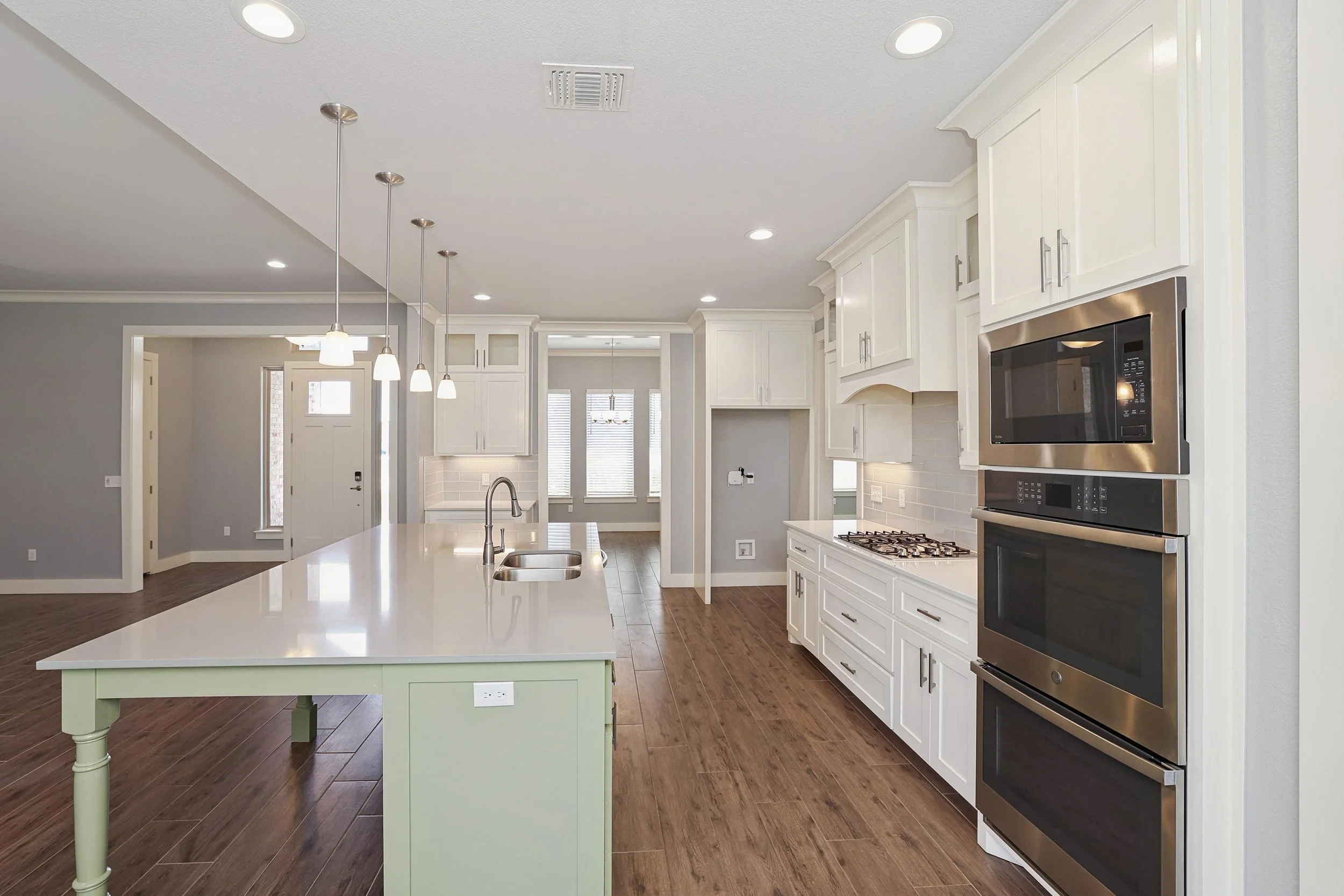 8-Kitchen.jpg