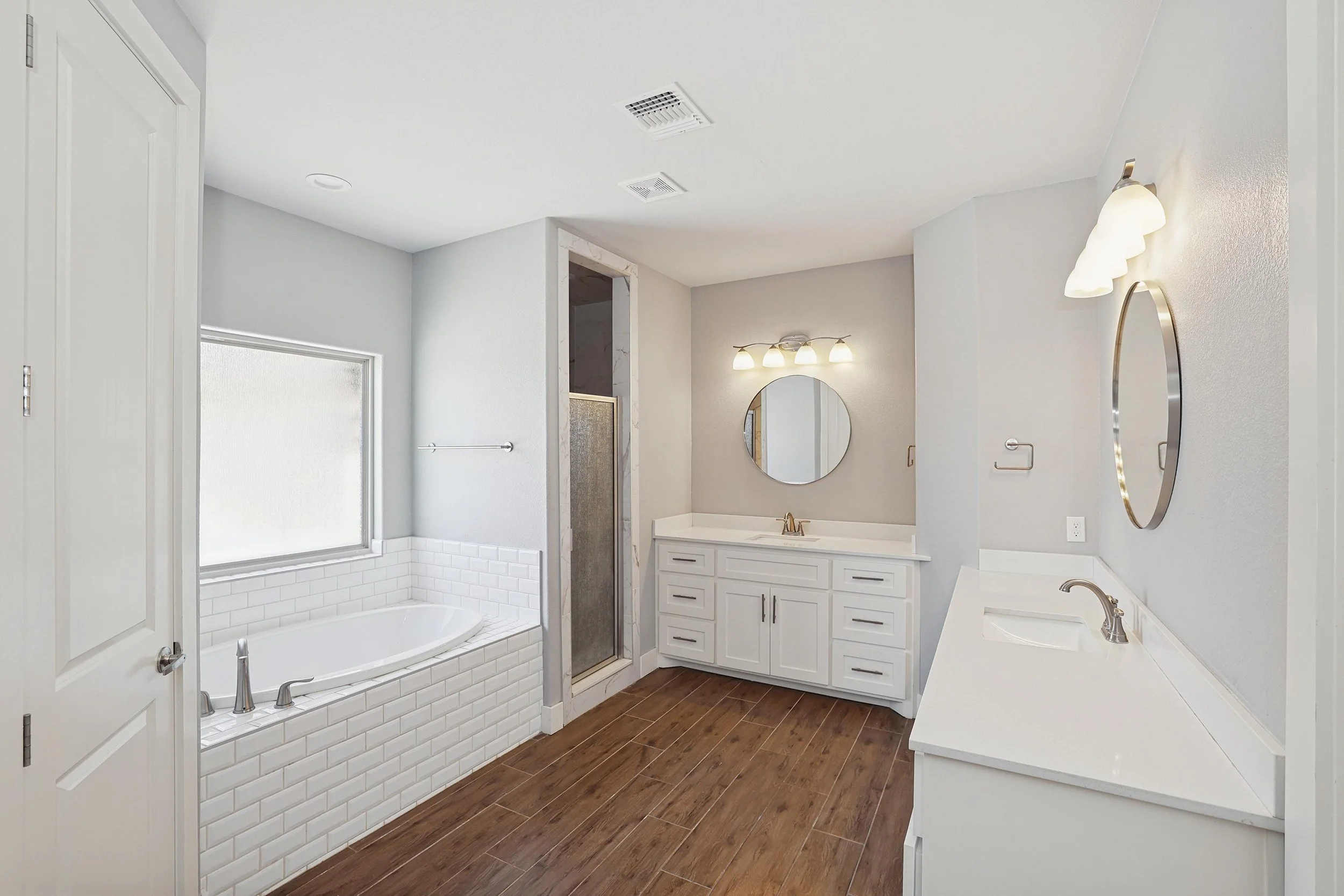 16-Primary Bath.jpg