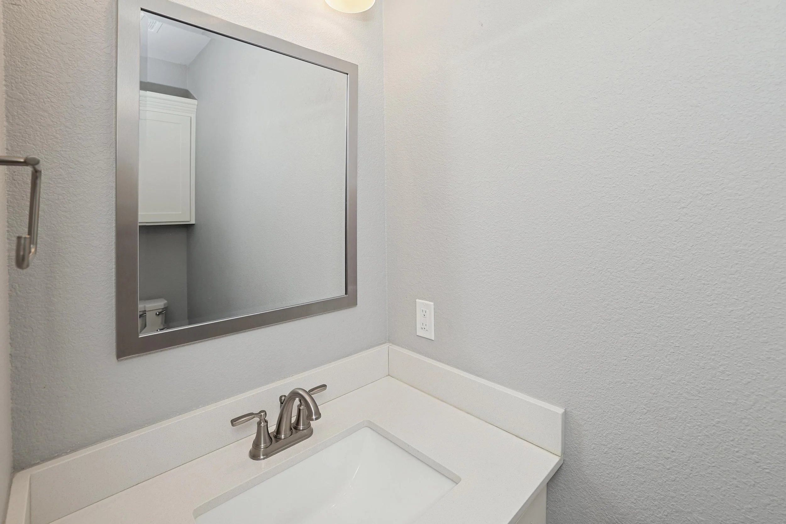 20-Half Bath.jpg