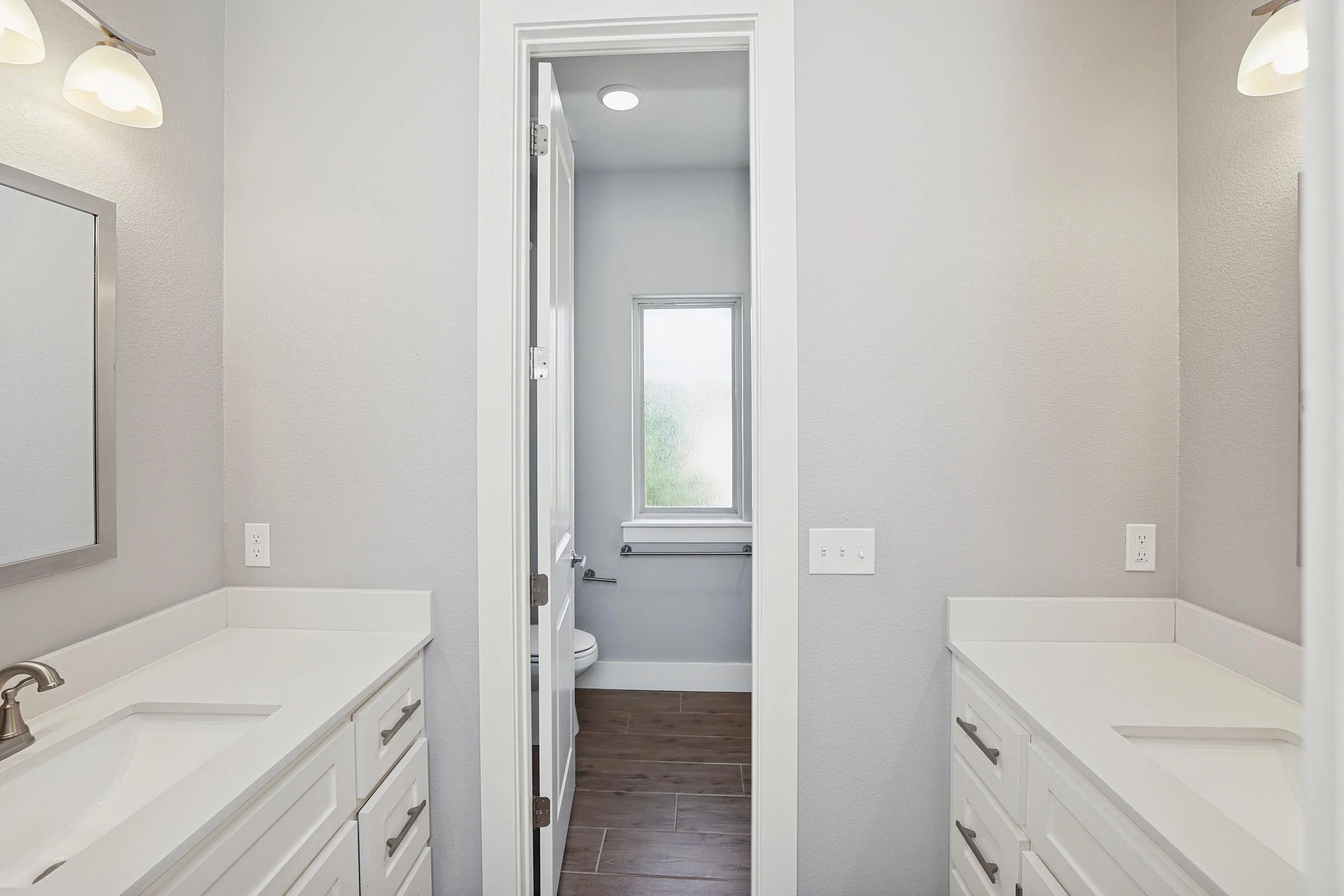 32-Bathroom.jpg