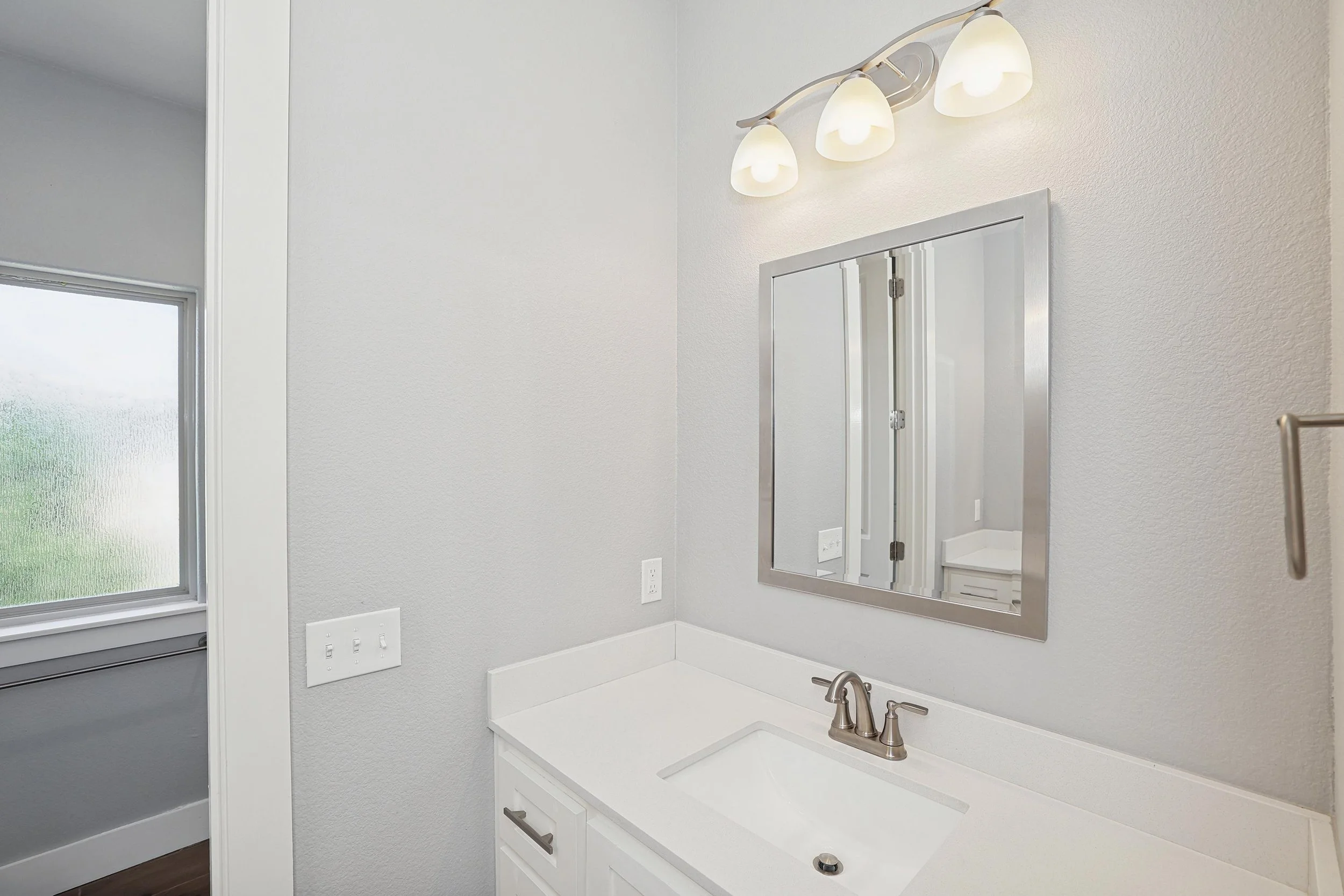 33-Bathroom Vanity.jpg