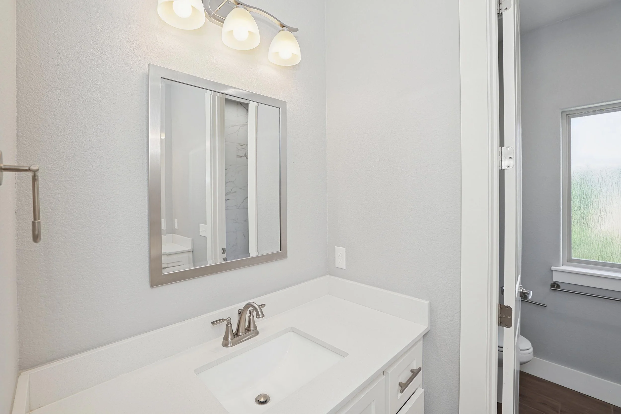34-Bathroom Vanity.jpg