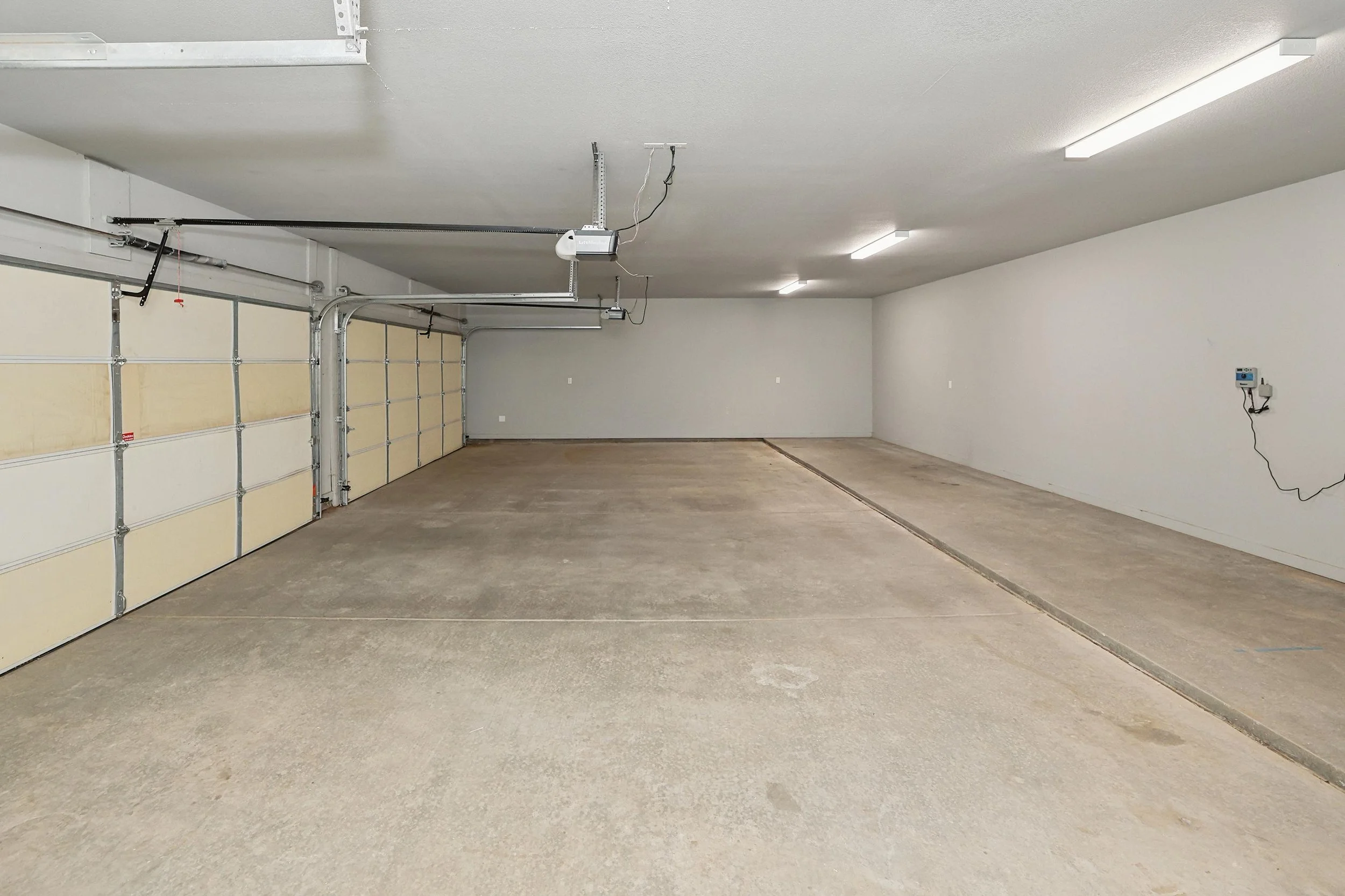 43-Garage Interior.jpg