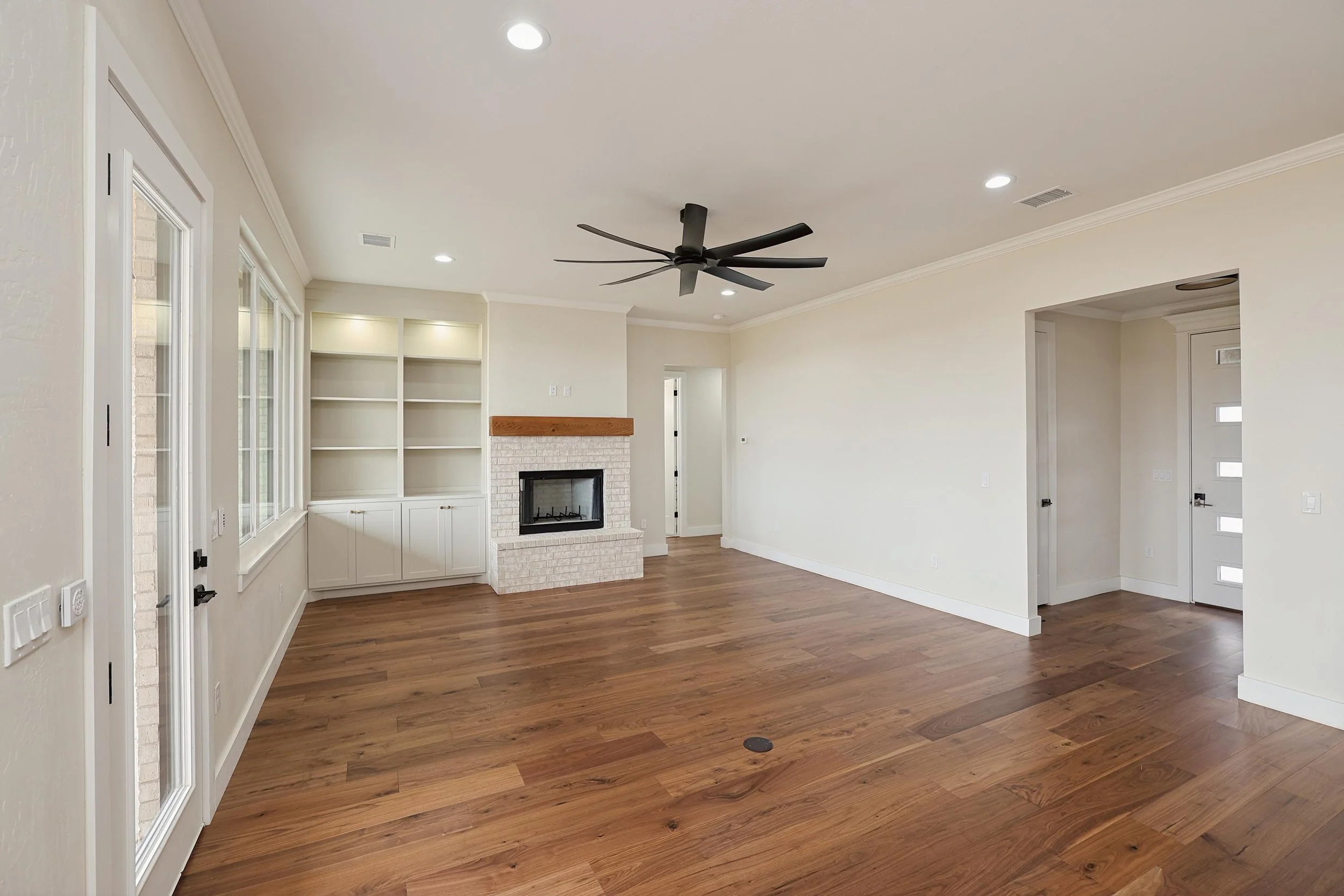 4-Living Area.jpg