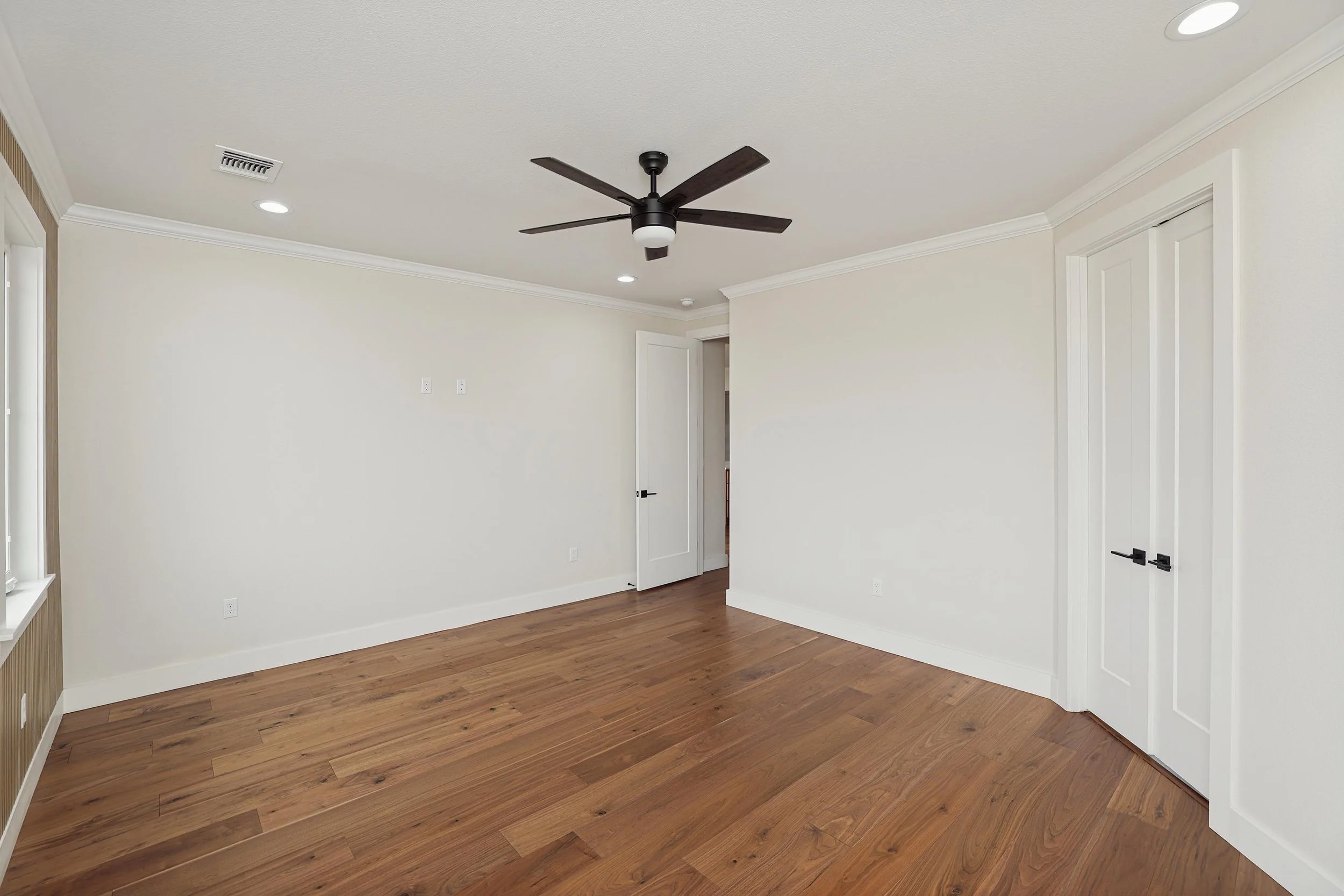 12-Primary Bedroom.jpg