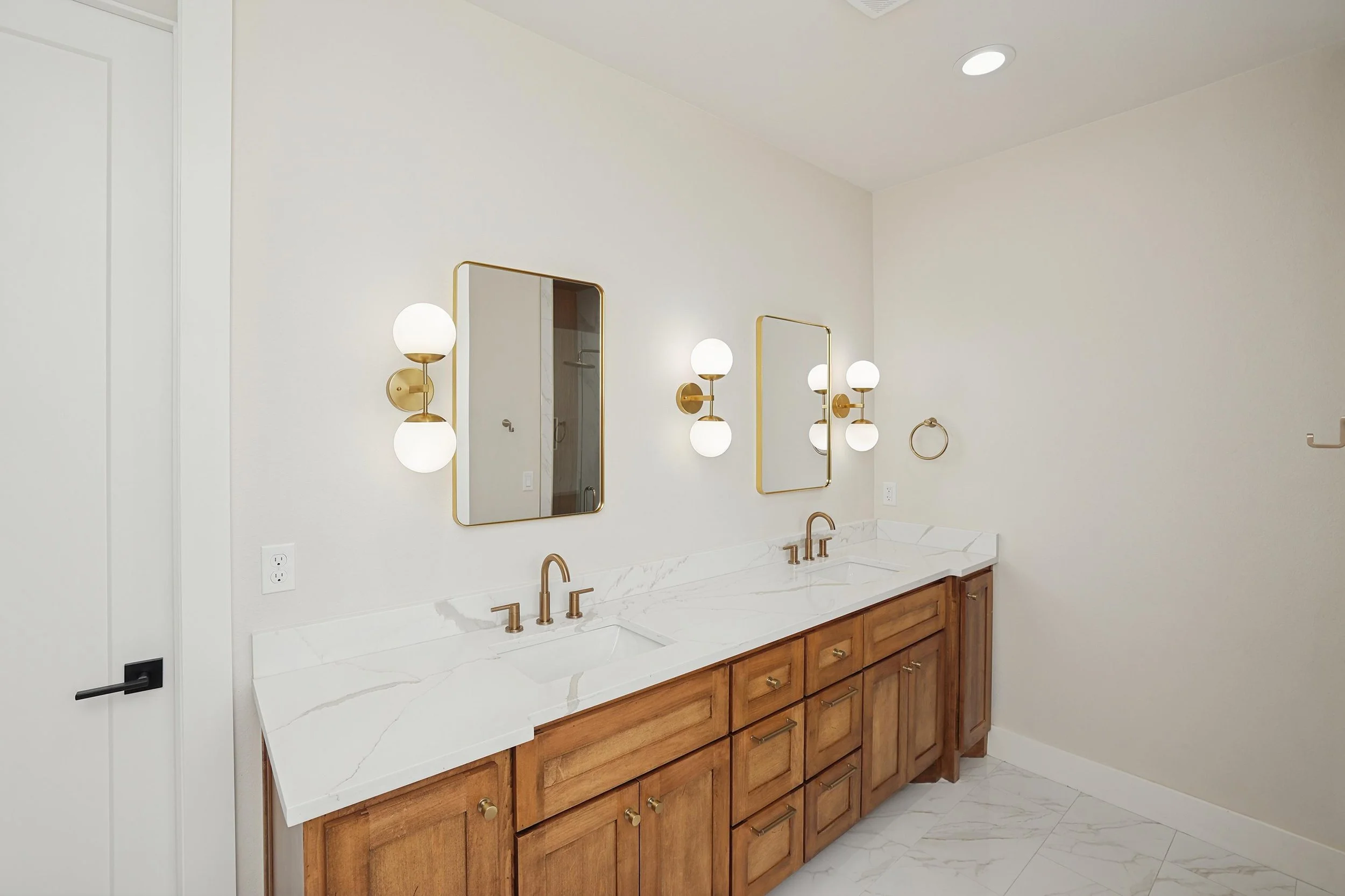 14-Primary Bath.jpg