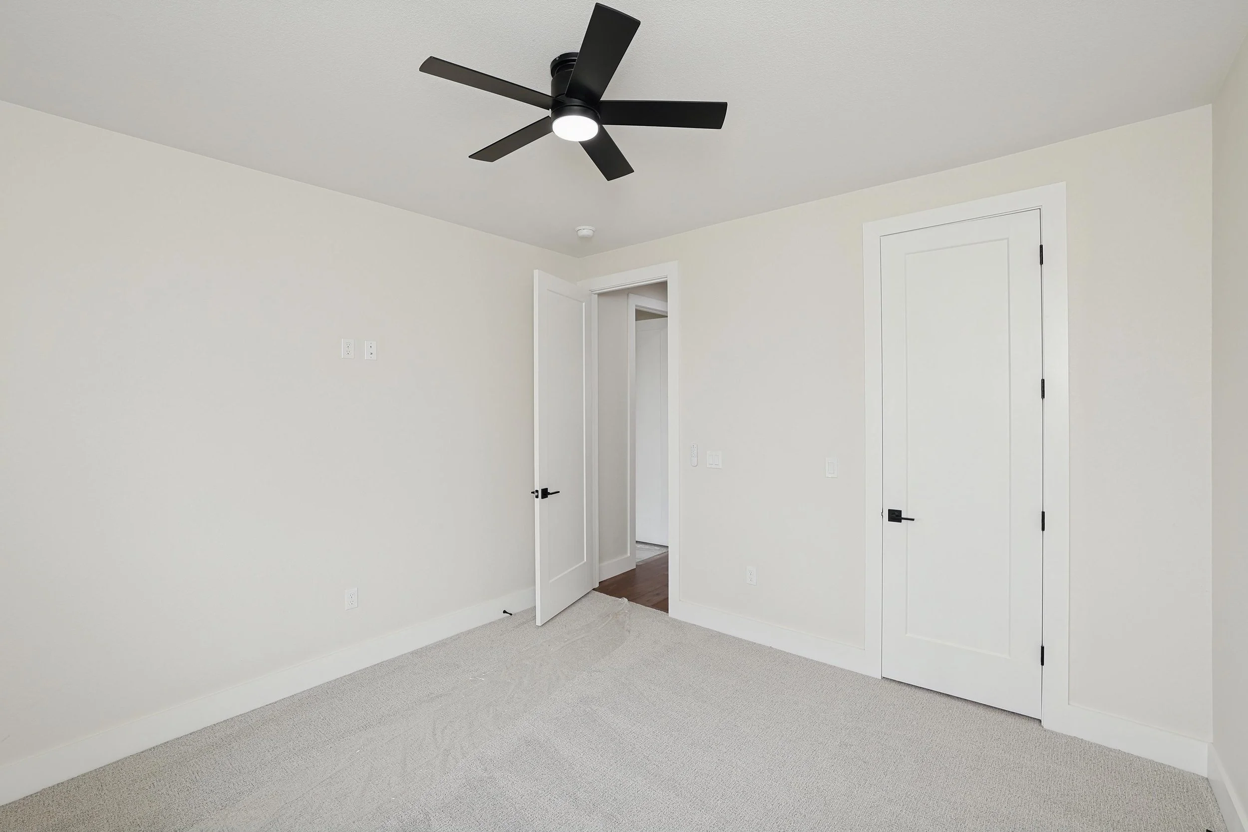 26-2nd Bedroom.jpg