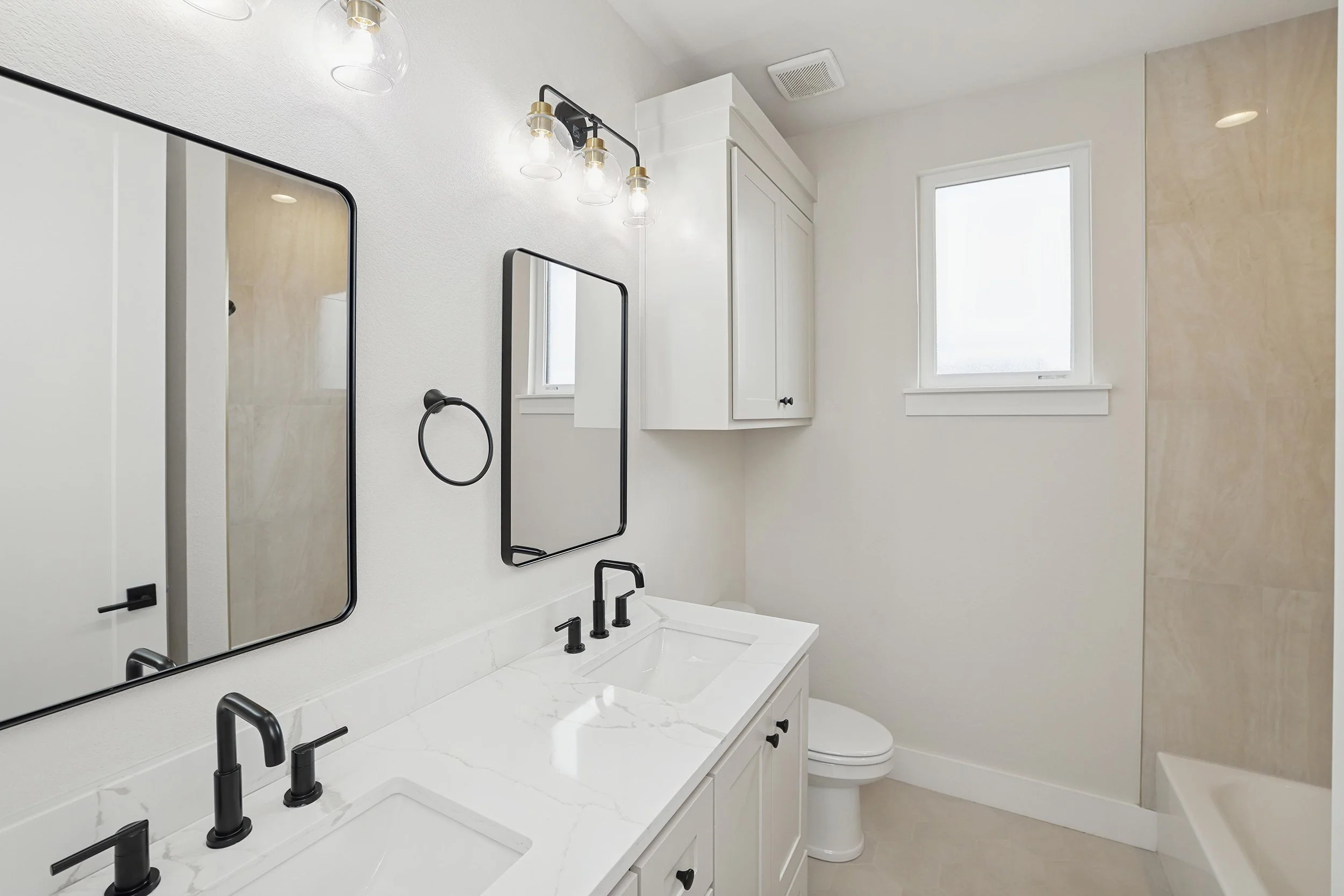 29-Bathroom.jpg