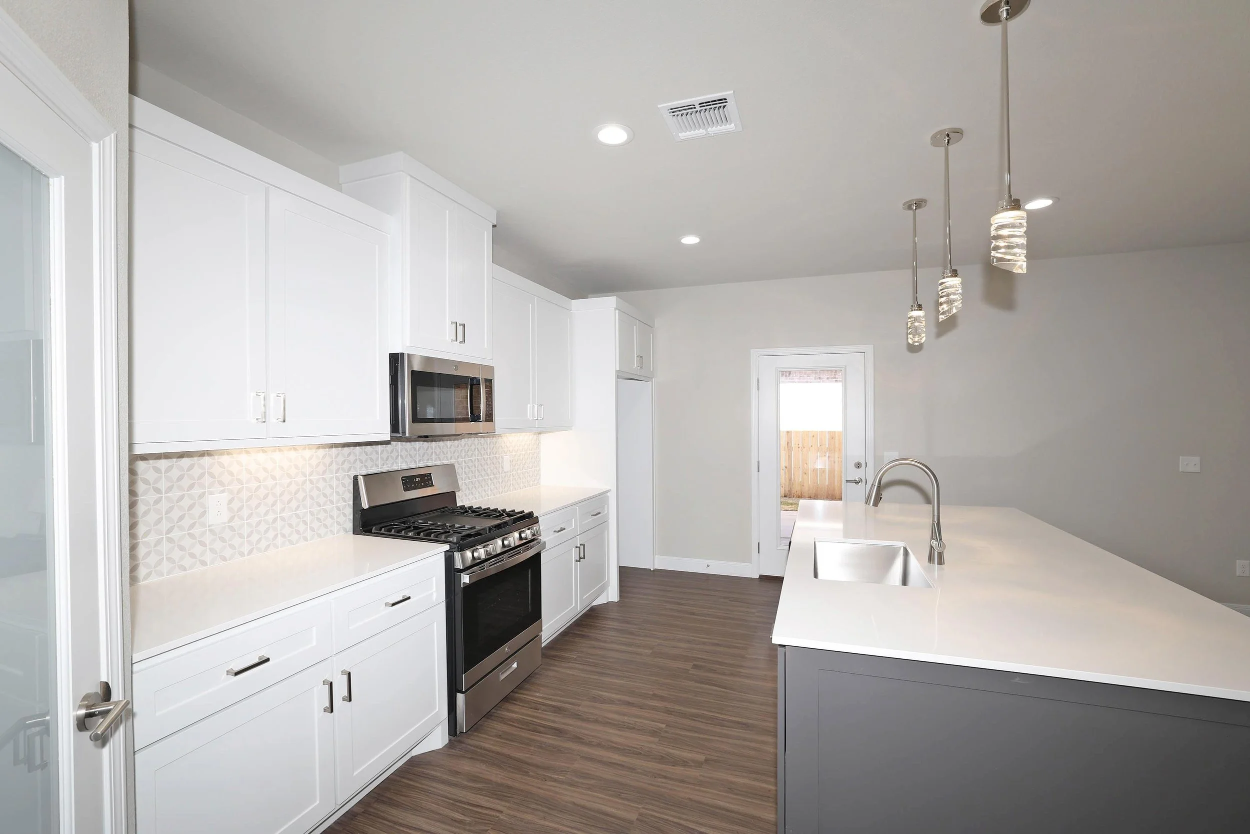 7-Kitchen.jpg