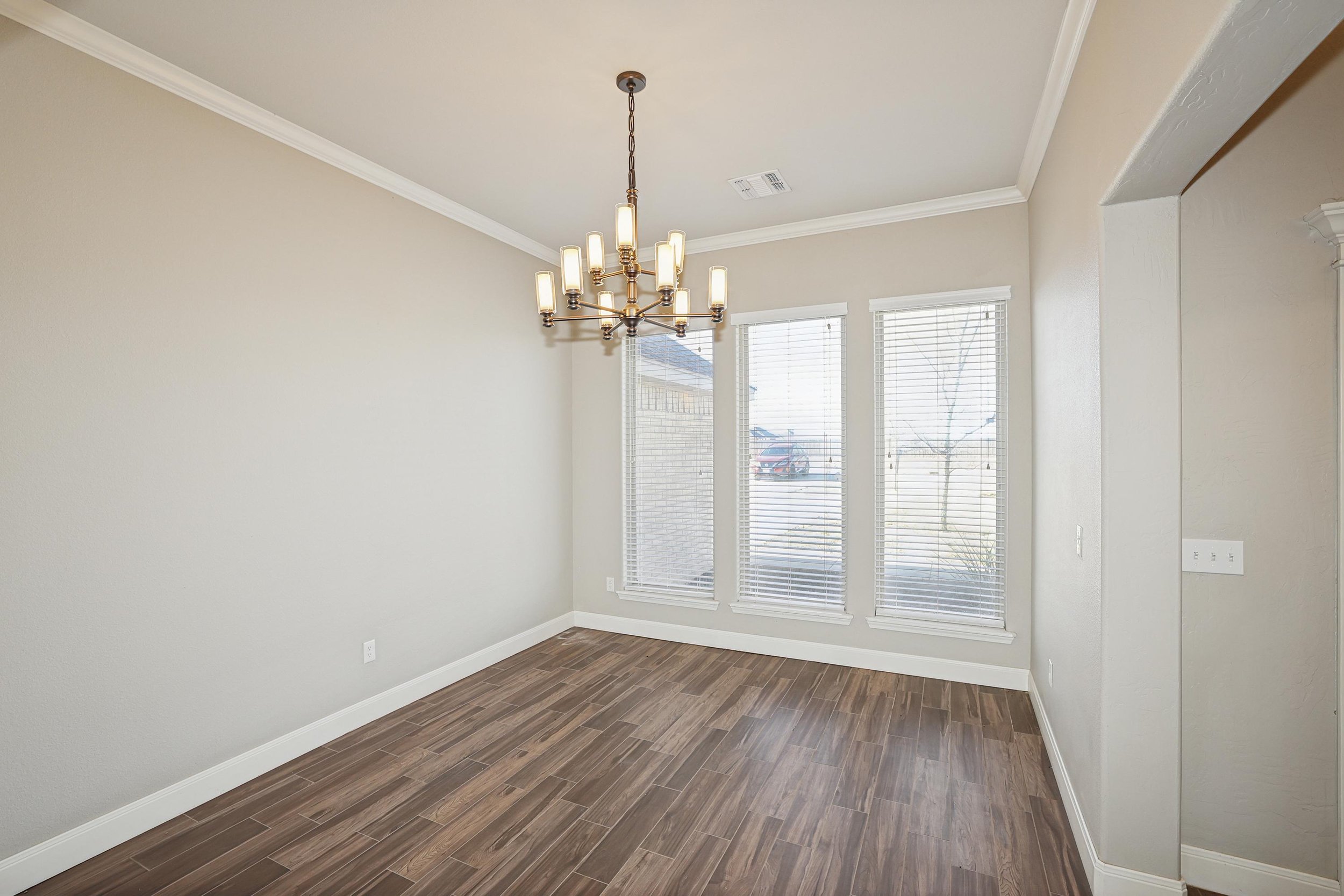5-Formal Dining Area.jpg