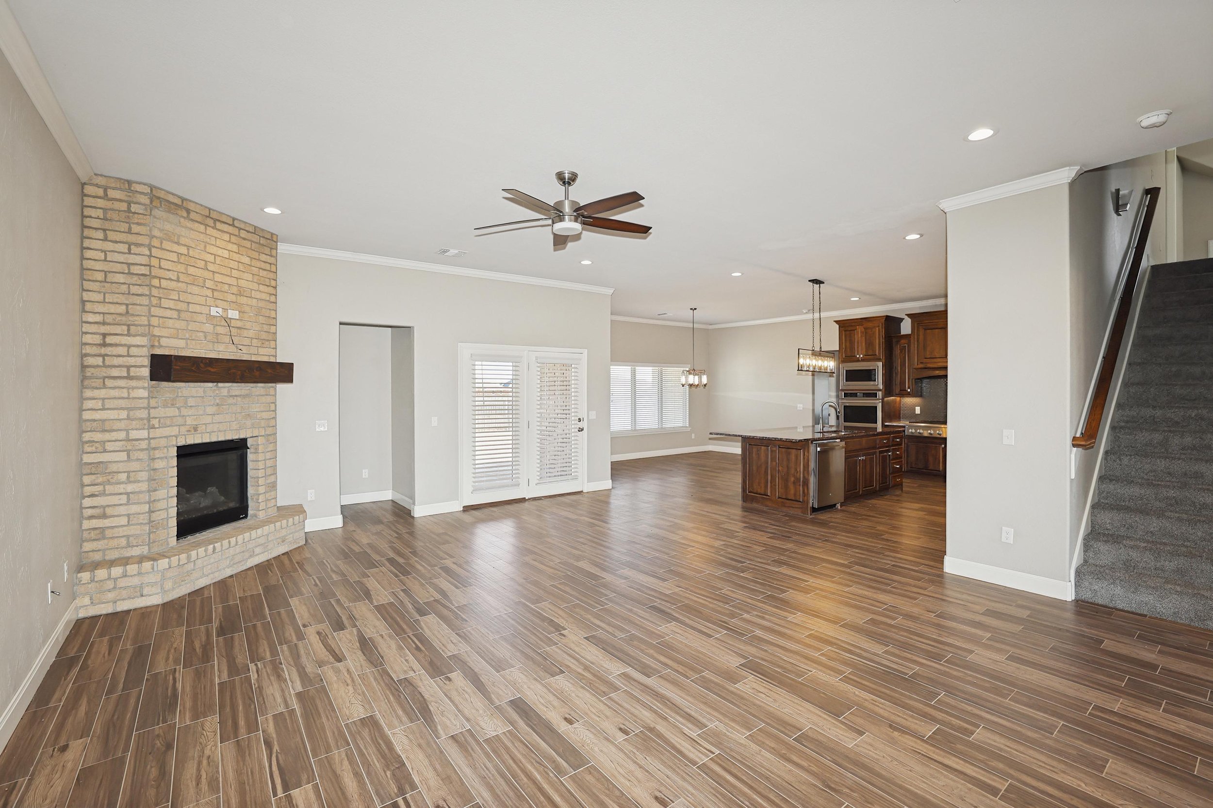 6-Living Area.jpg
