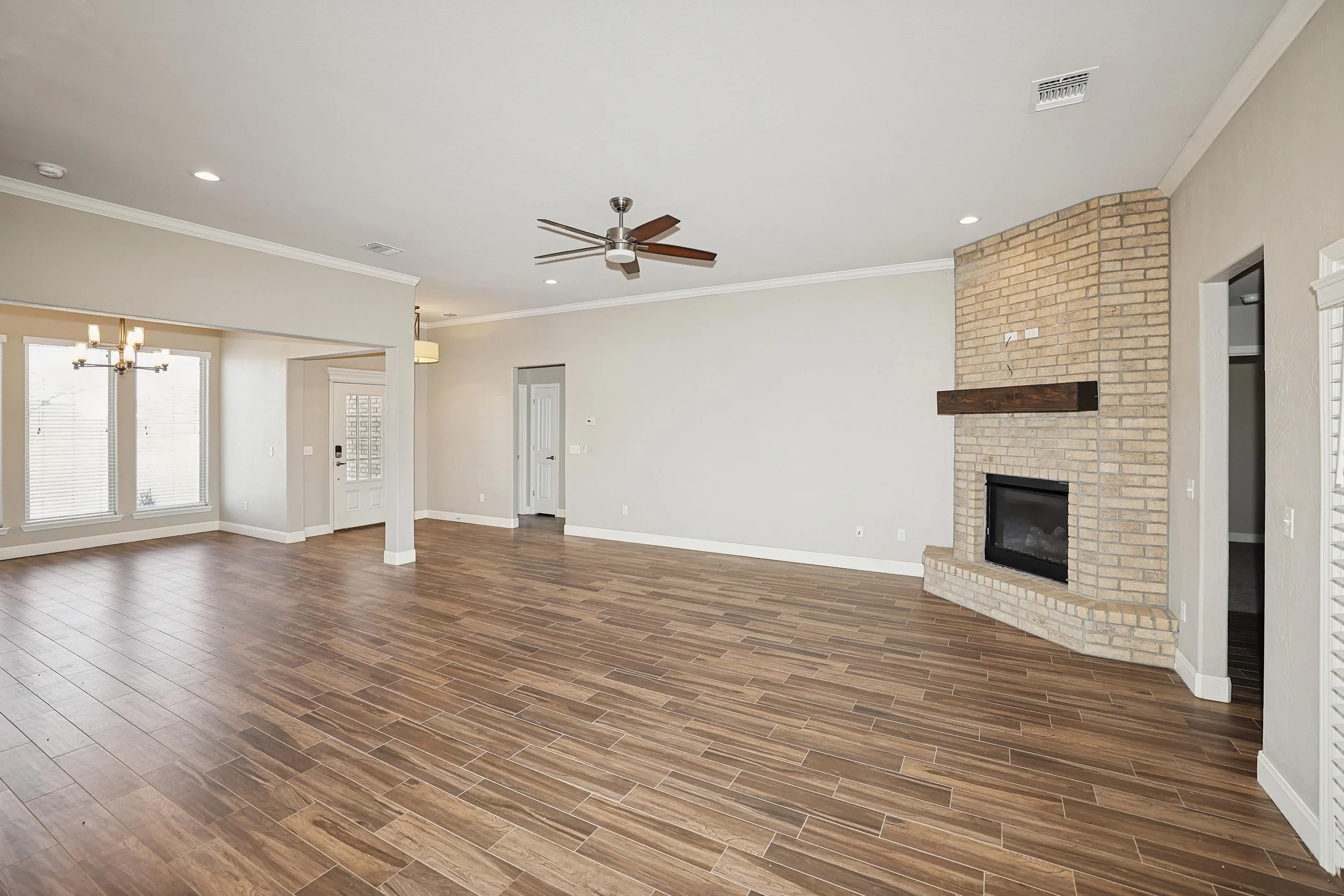 7-Living Area.jpg
