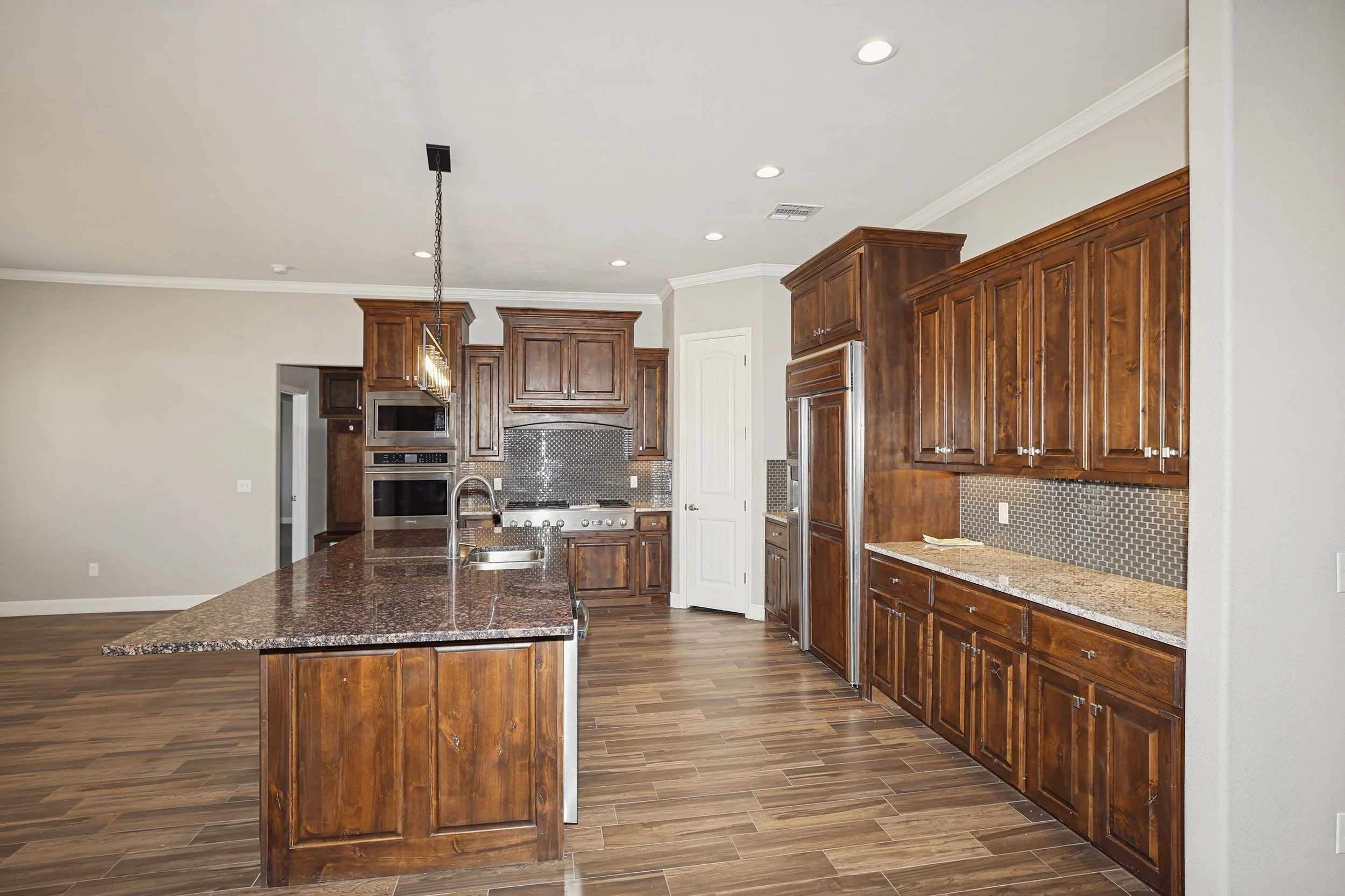 10-Kitchen.jpg