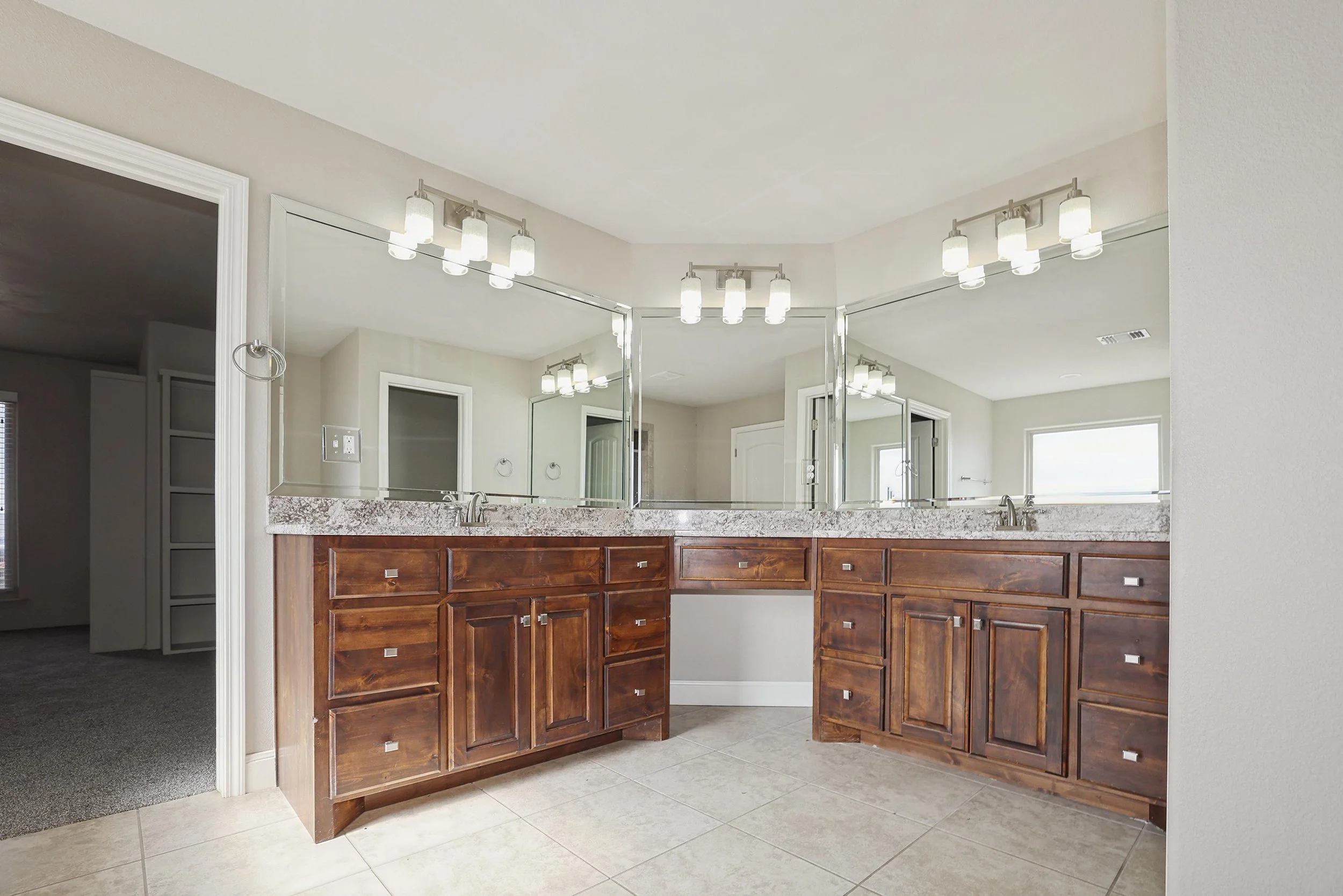 16-Primary Bath.jpg
