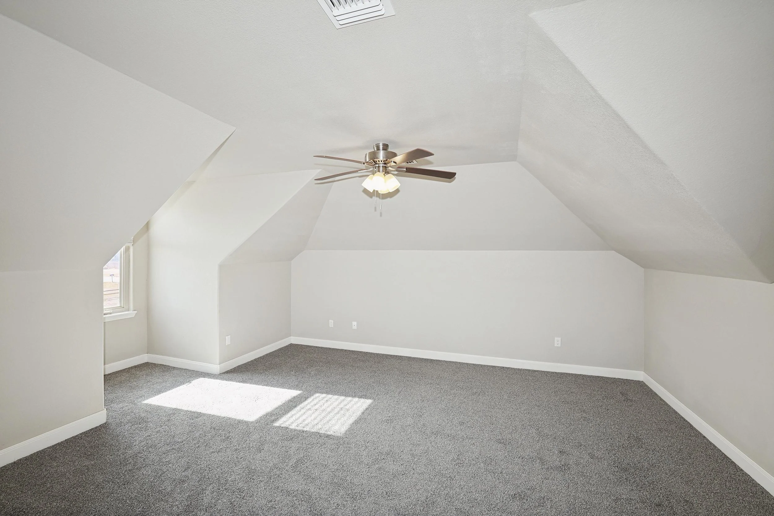 32-Bonus Room.jpg