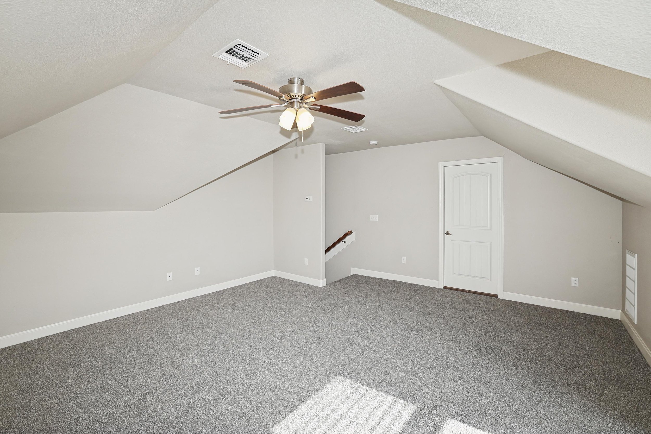 33-Bonus Room.jpg