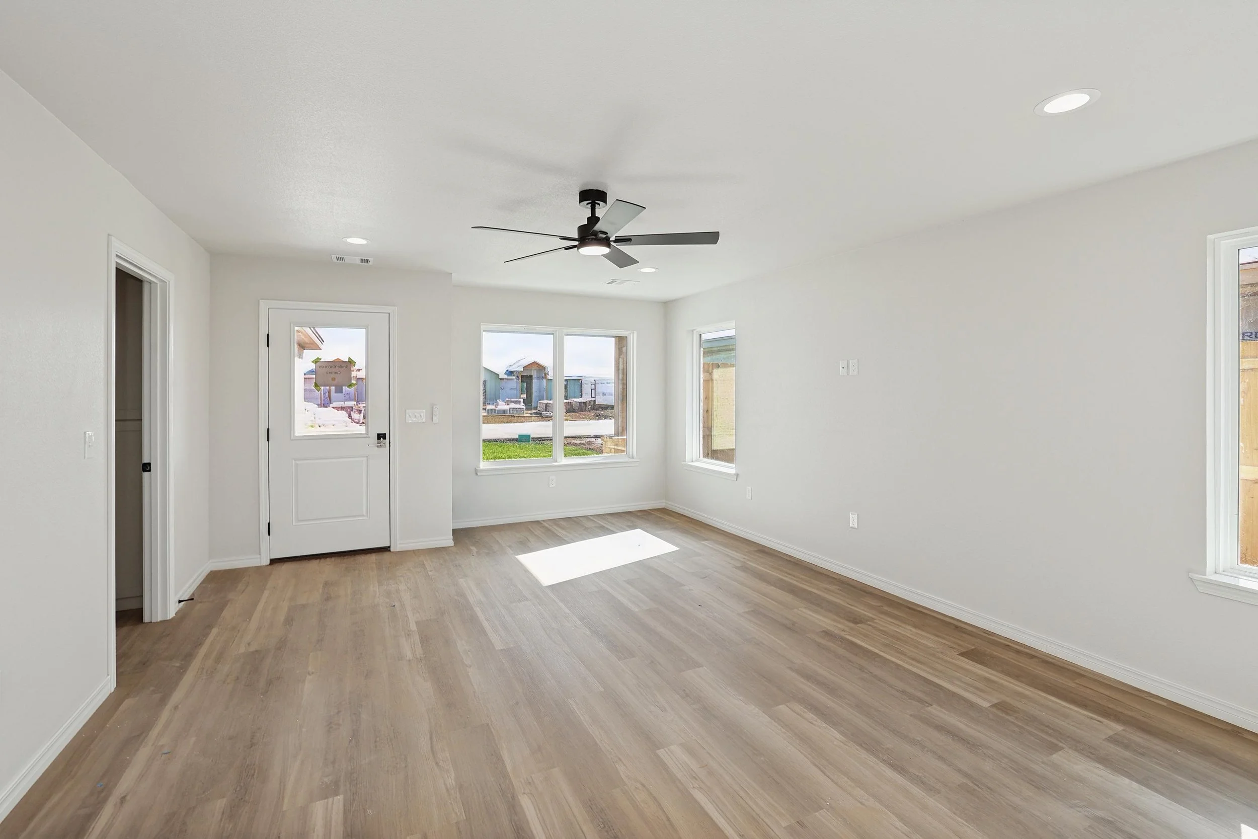 6-Living Area.jpg