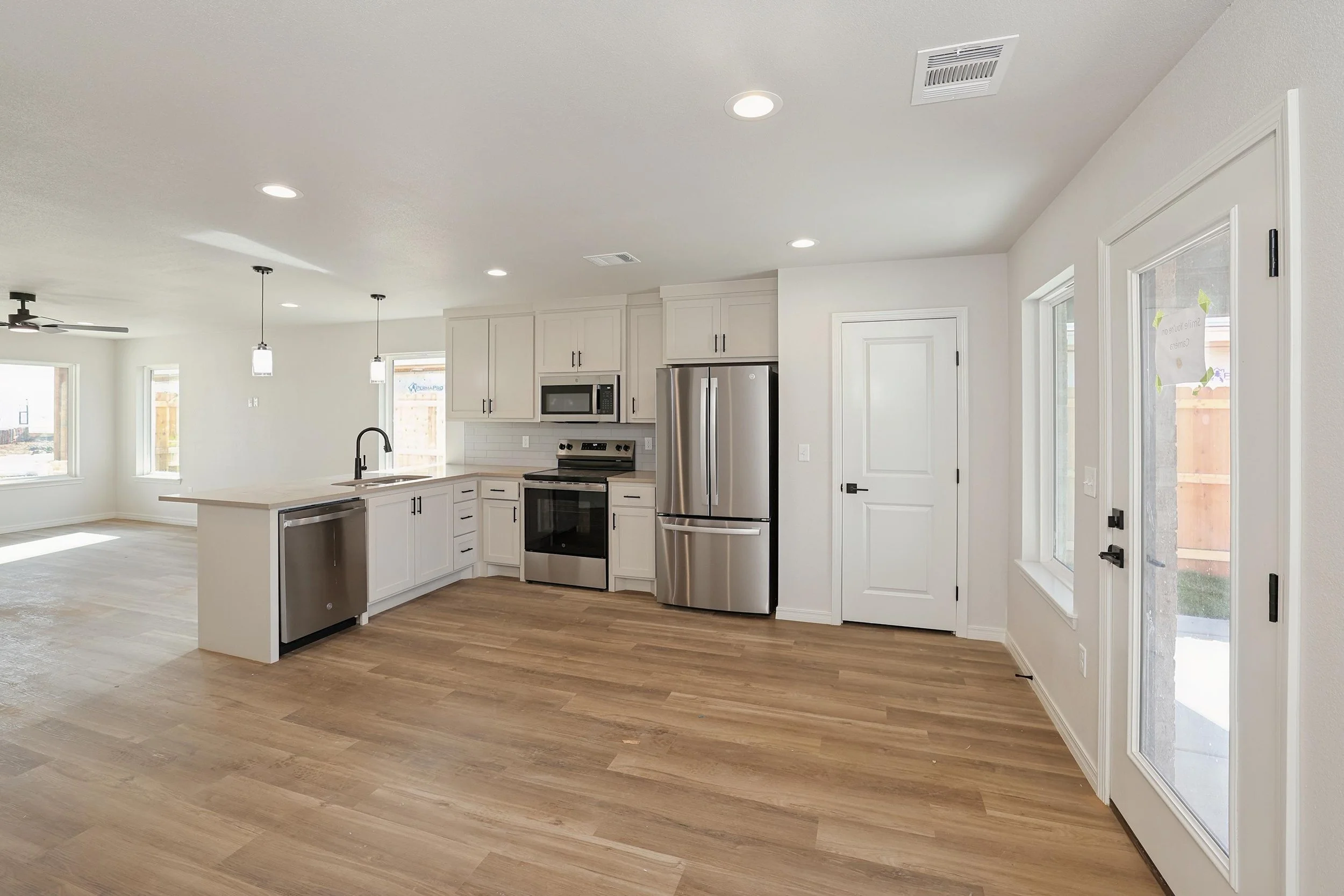 8-Kitchen.jpg