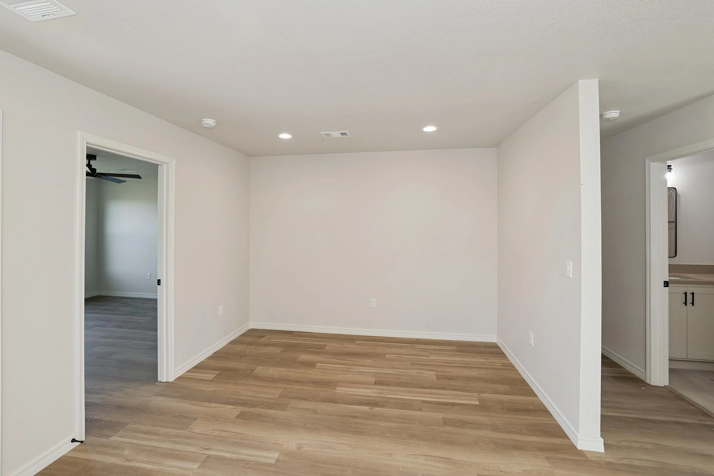 9-Dining Area.jpg