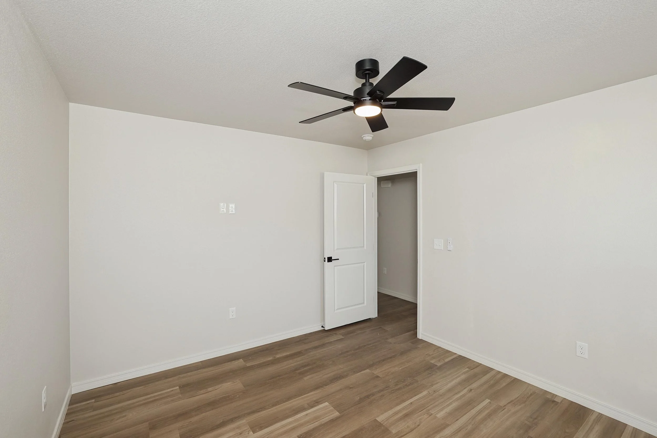 16-2nd Bedroom.jpg