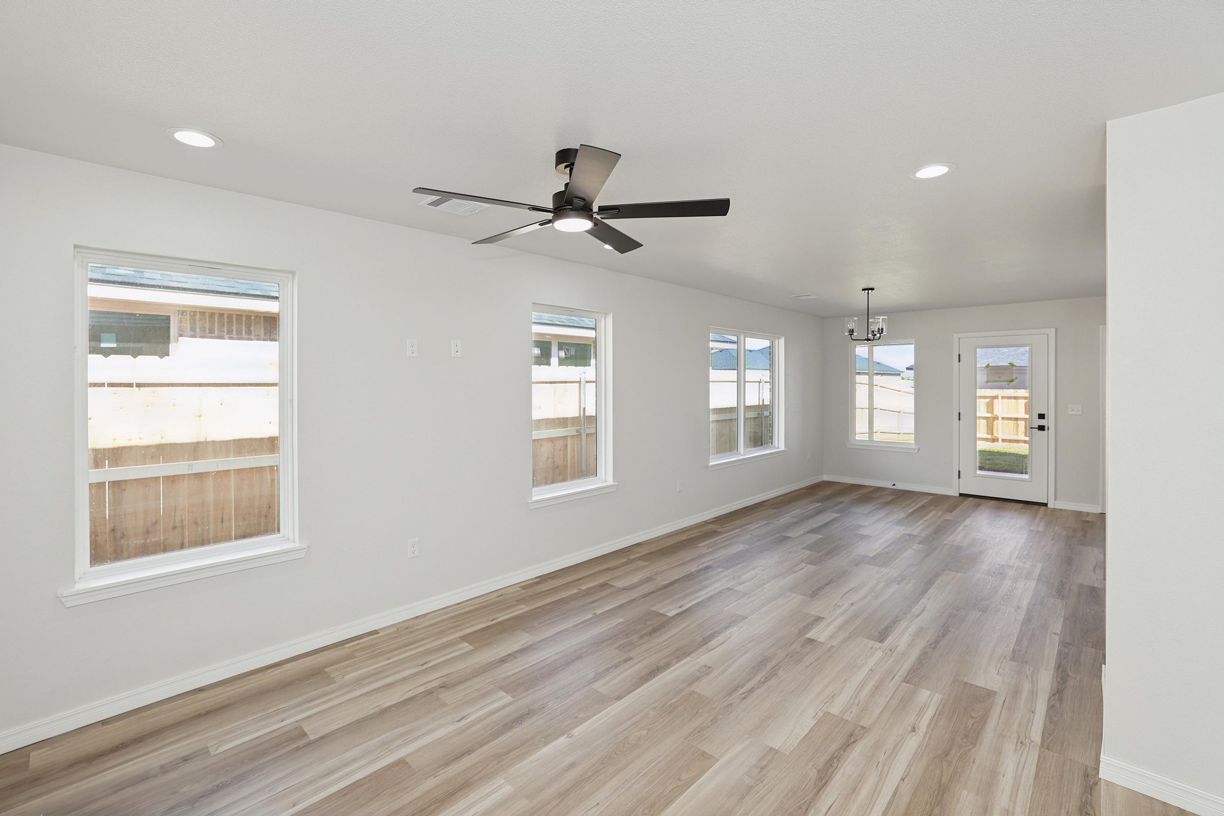 2-Living Area.jpg