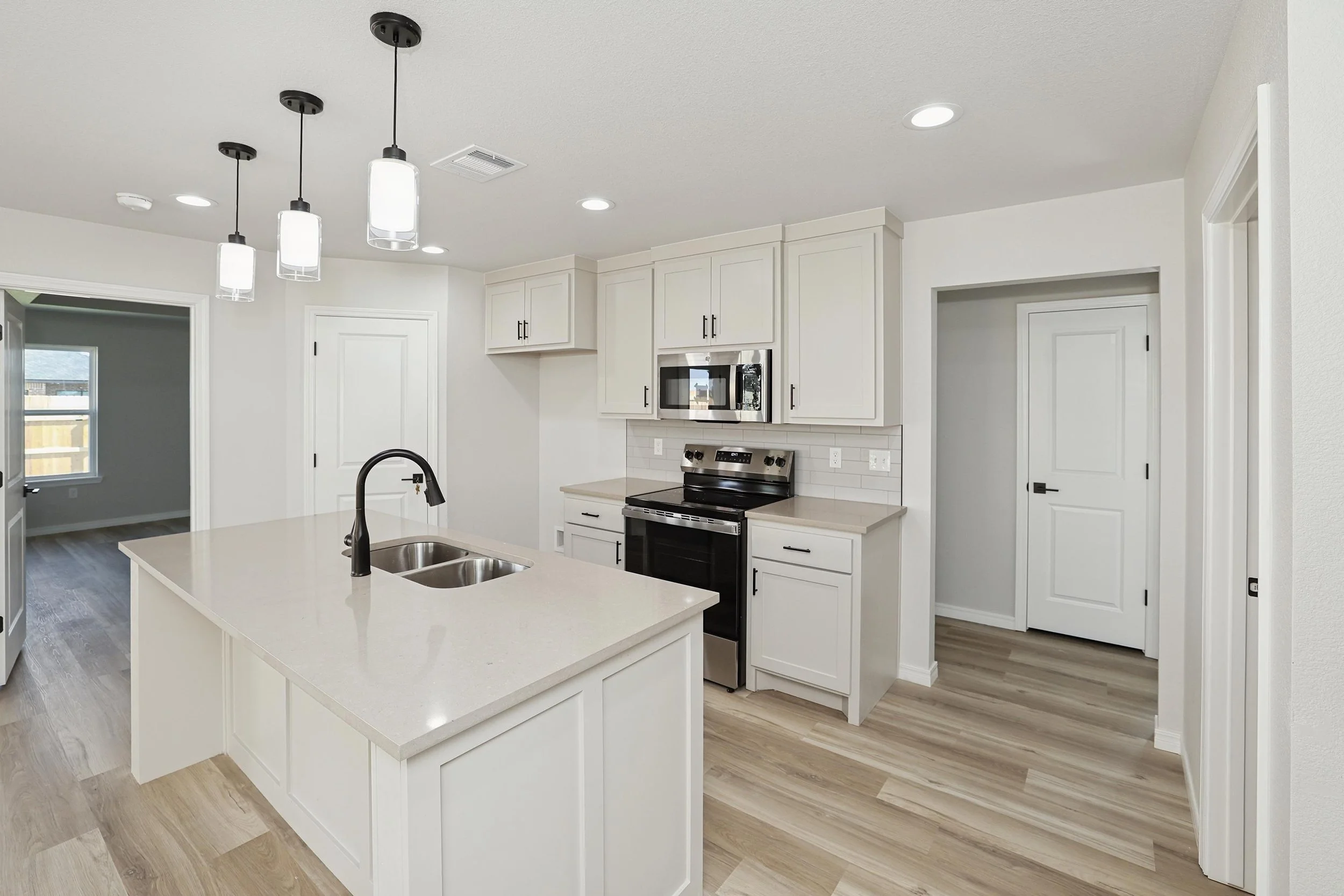 6-Kitchen.jpg